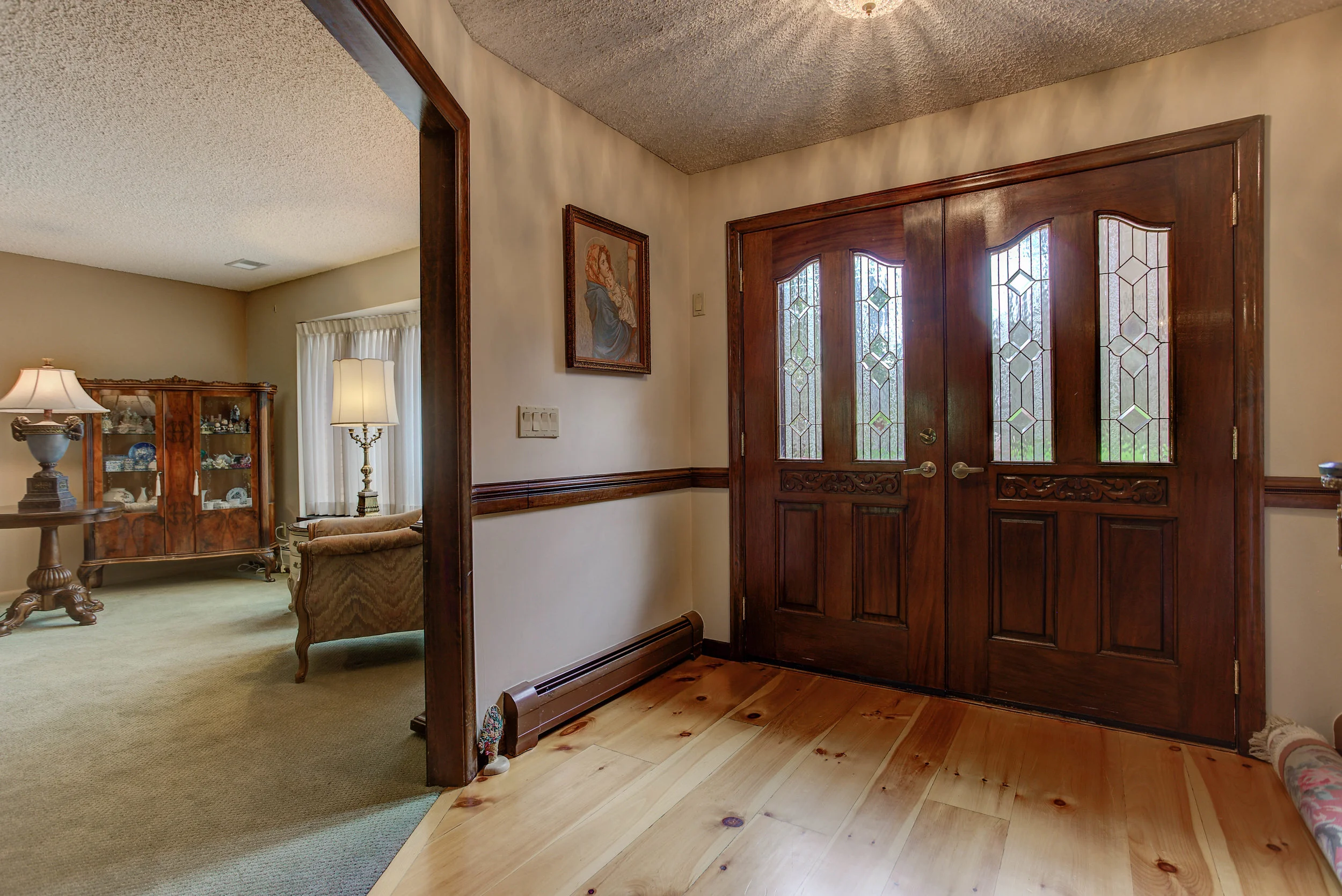 13 Glenview Drive_Foyer.jpg