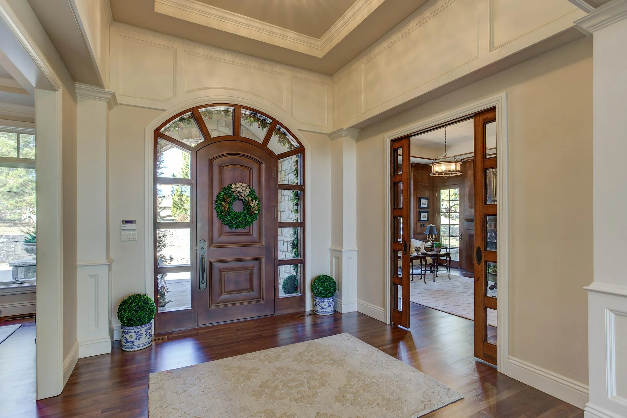780+Capilano+Court_V3_Foyer.jpg