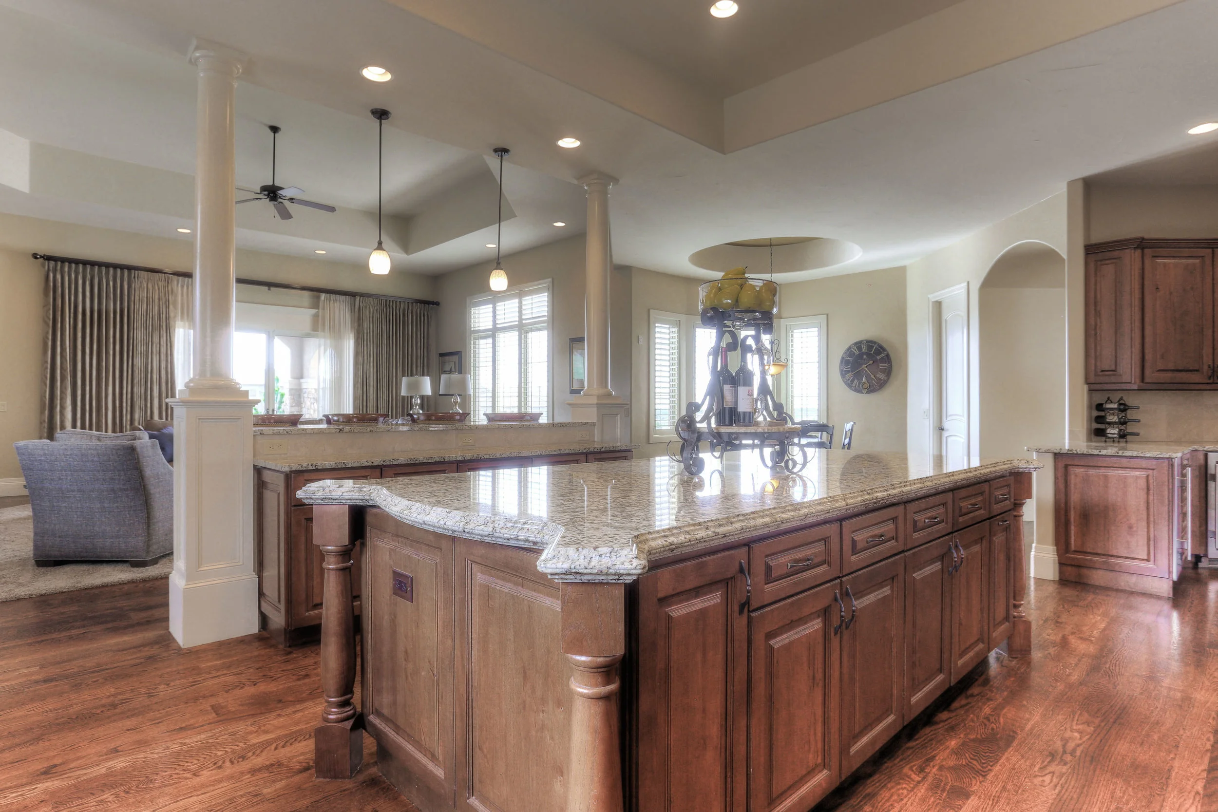 6933 S Espana Way_Kitchen4.jpg