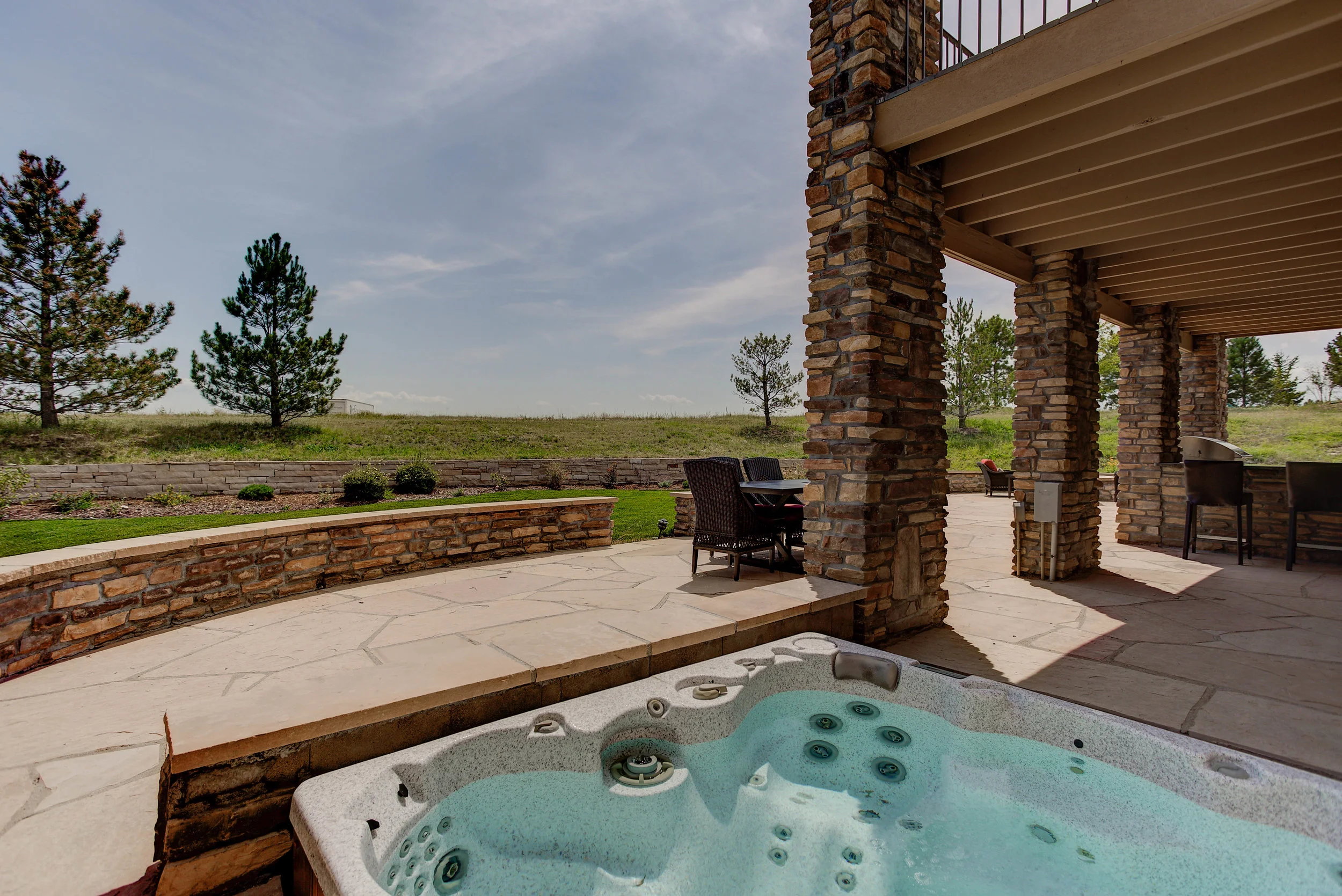 6152 Massive Peak Loop_HotTub.jpg