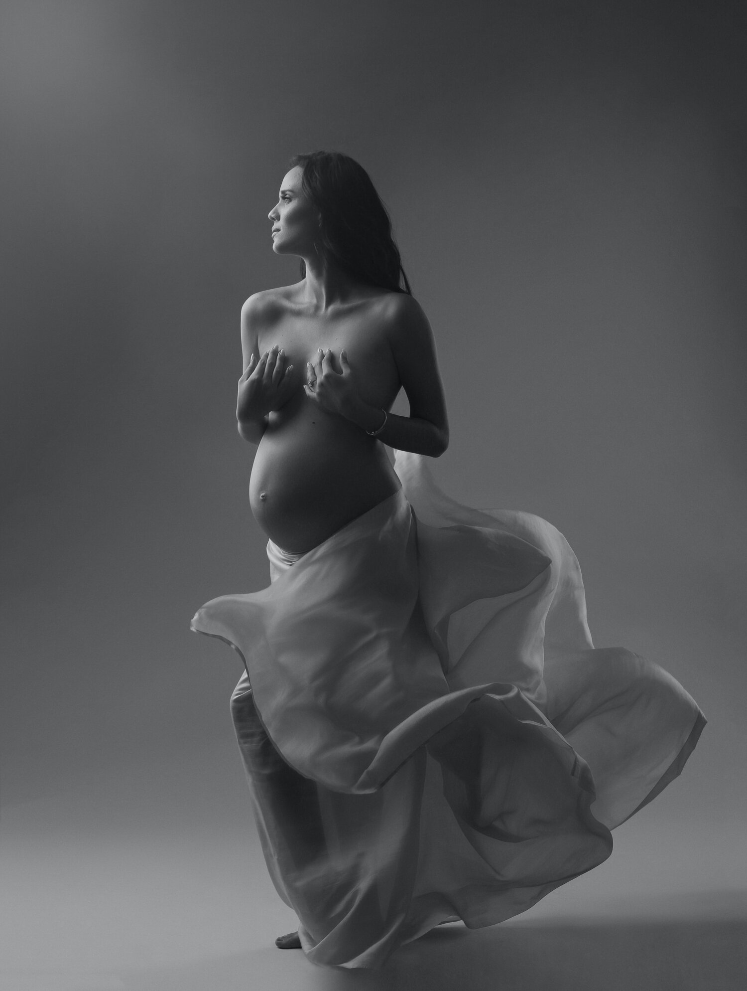 creative-black-and-white-maternity-photos-toronto.jpg