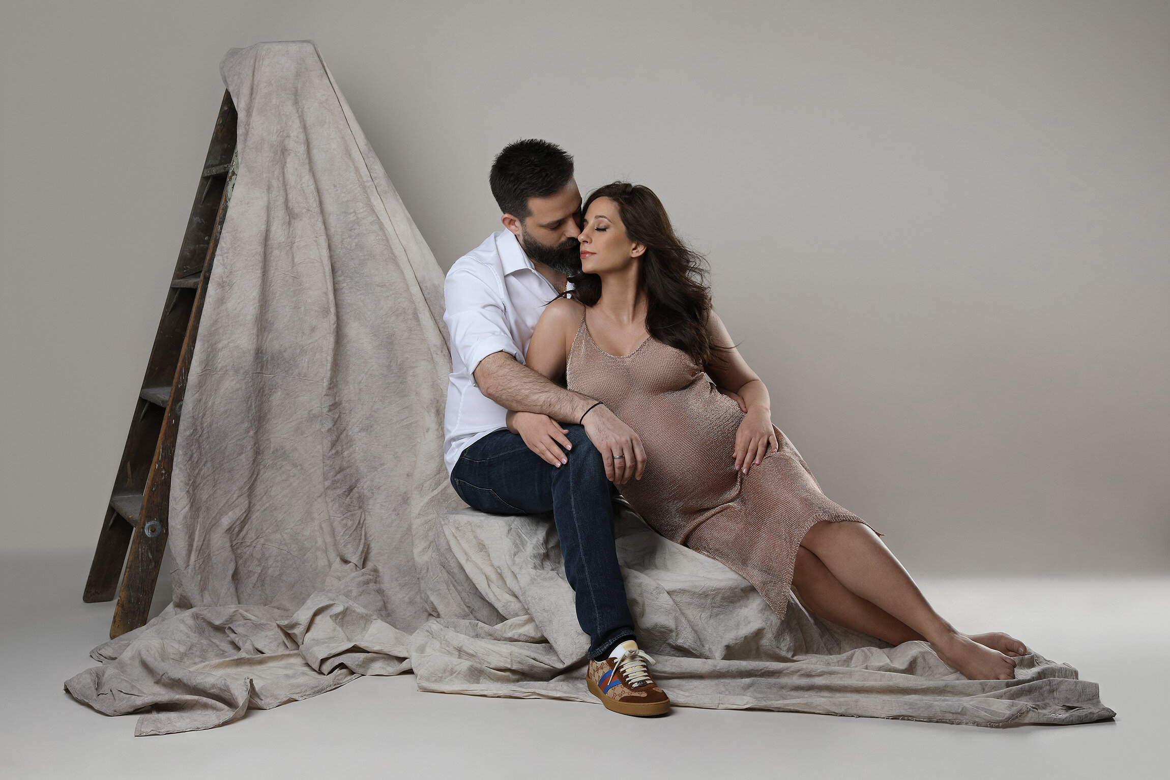 maternity-photos-with-husband-oakville.jpg