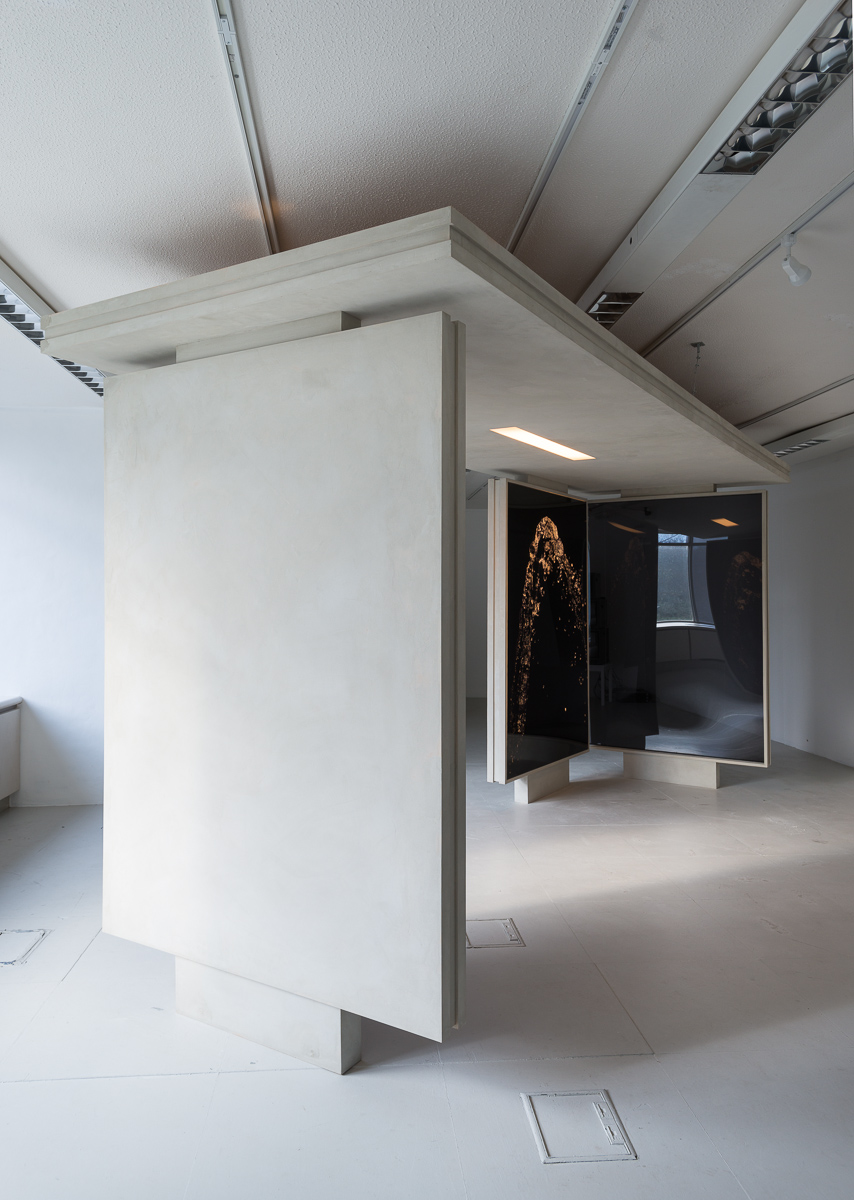 Fountain , 2014 Perspex, faux concrete, Duratrans photographic prints, fluorescent light 220 x 145 x 450 cm