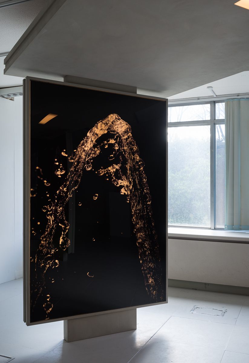 Fountain , 2014 Perspex, faux concrete, Duratrans photographic prints, fluorescent light 220 x 145 x 450 cm