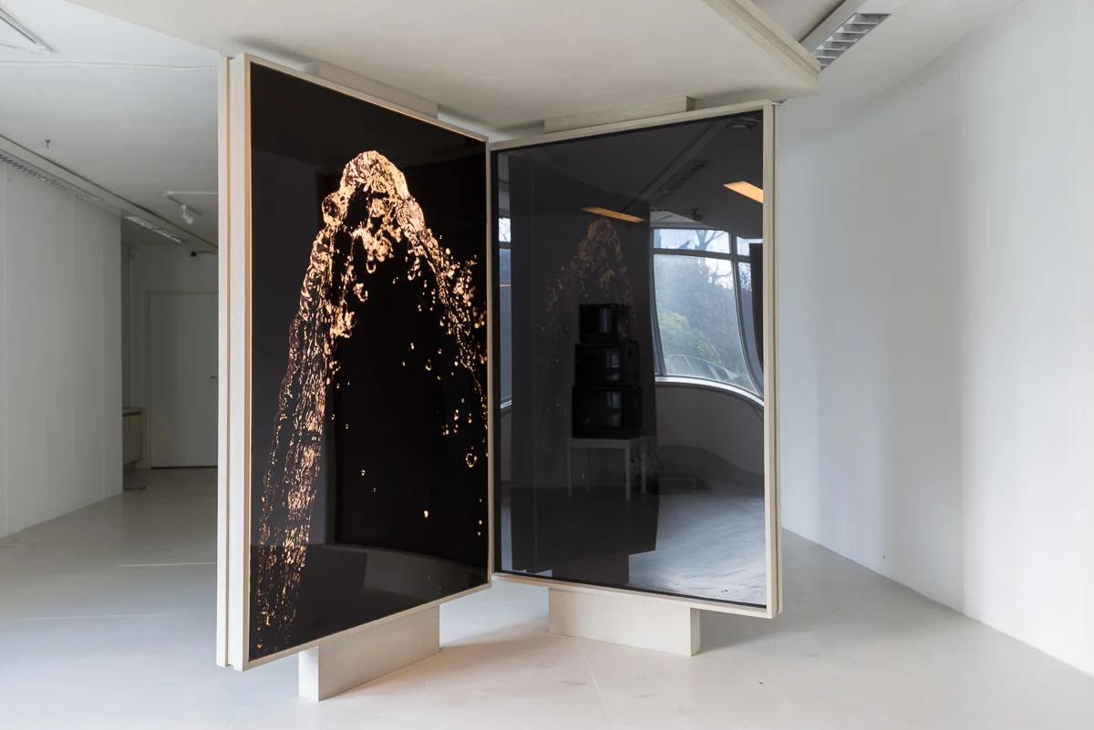 Fountain , 2014 Perspex, faux concrete, Duratrans photographic prints, fluorescent light 220 x 145 x 450 cm