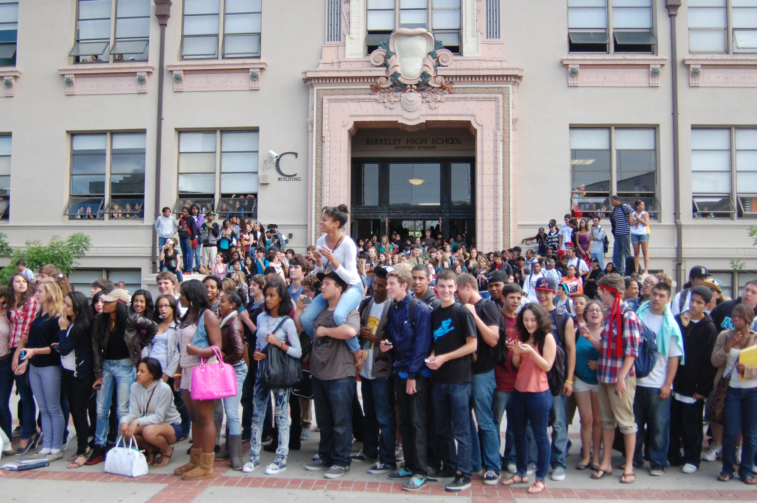 Students on the last day of school-photo by Gabriel Berent.