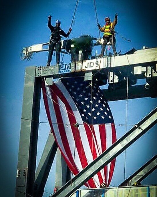 Wishing everyone a Happy and Safe Memorial Day! #111west57 #memorialday #cranespotting #toppingout #uscranesnewyork #uscranes