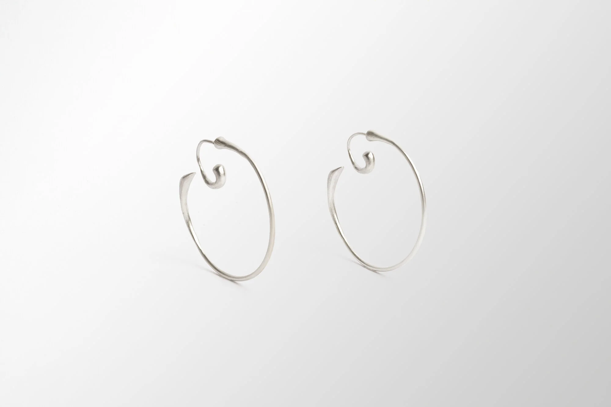 Large hyphae hoops in silver