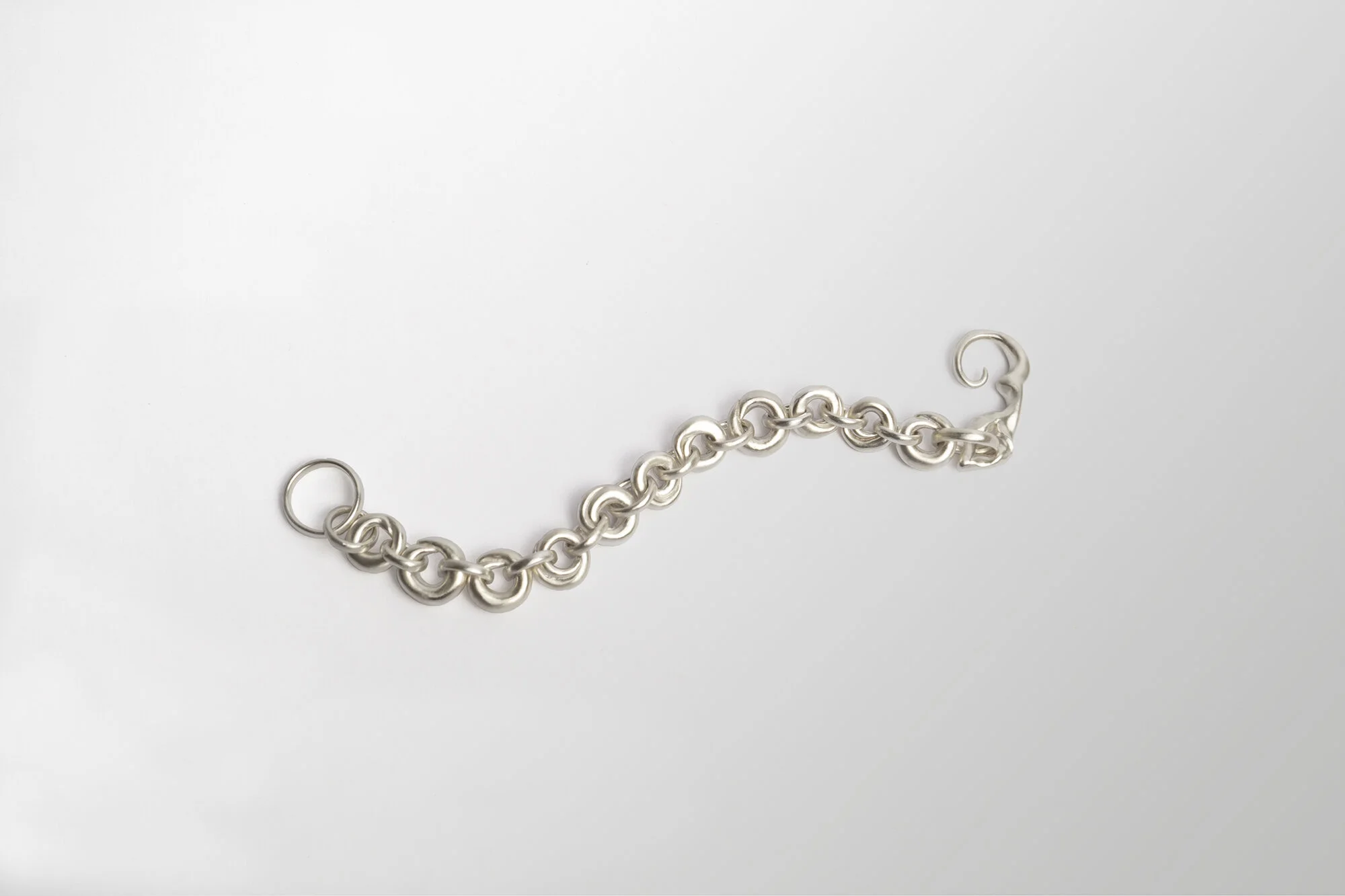 Root-knot link chain bracelet in silver