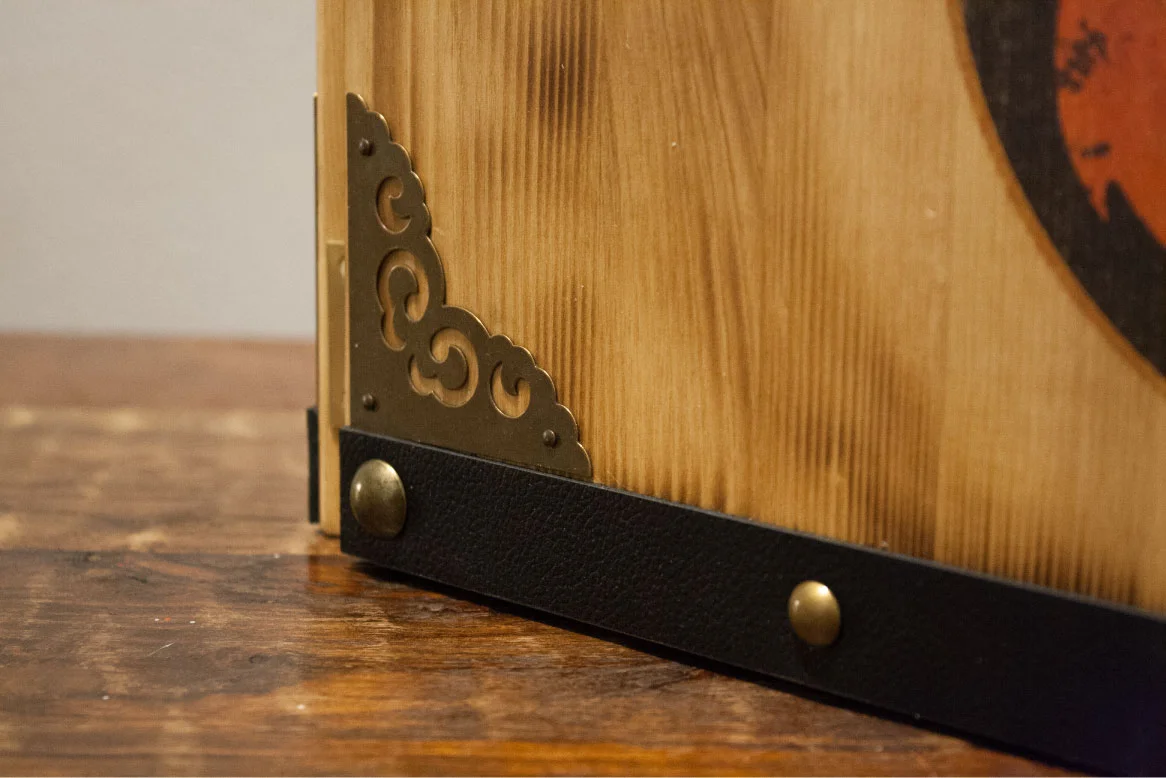 DM-screen-corner.jpg