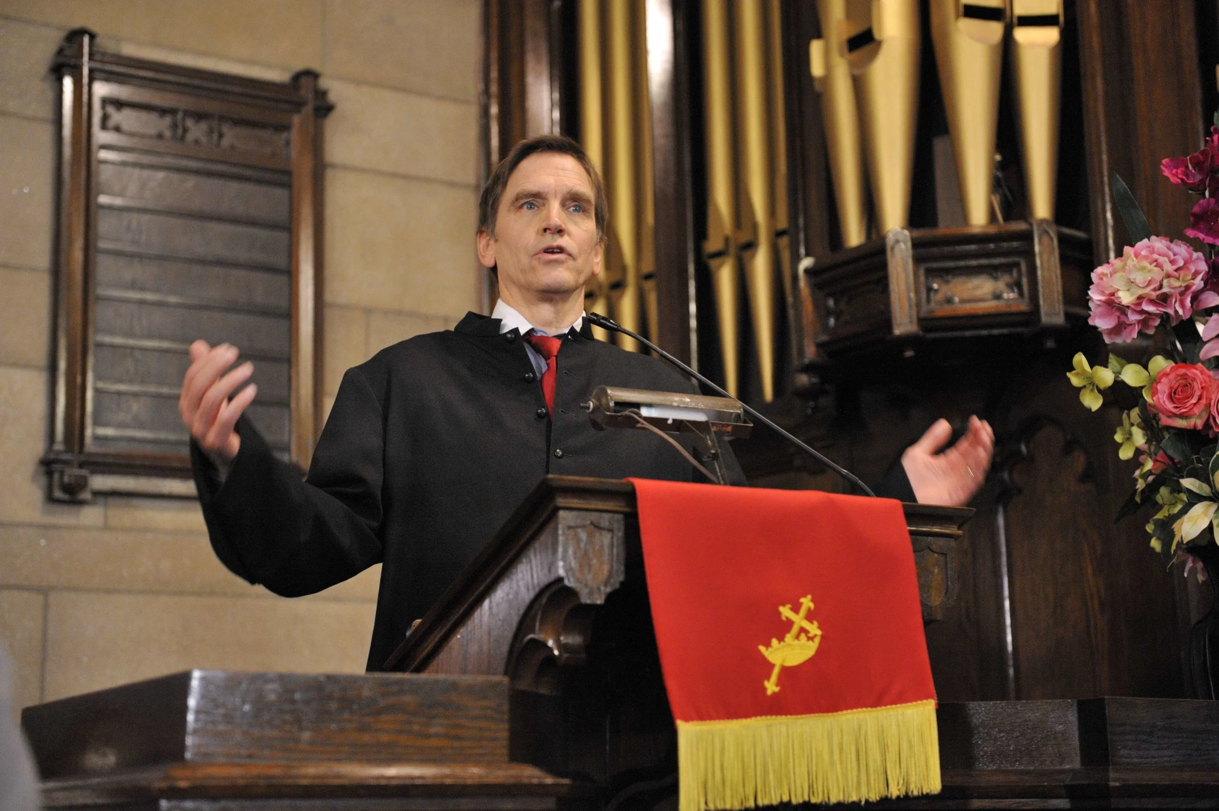 BMOSELEY:PASTOR AT PULPIT2.jpg
