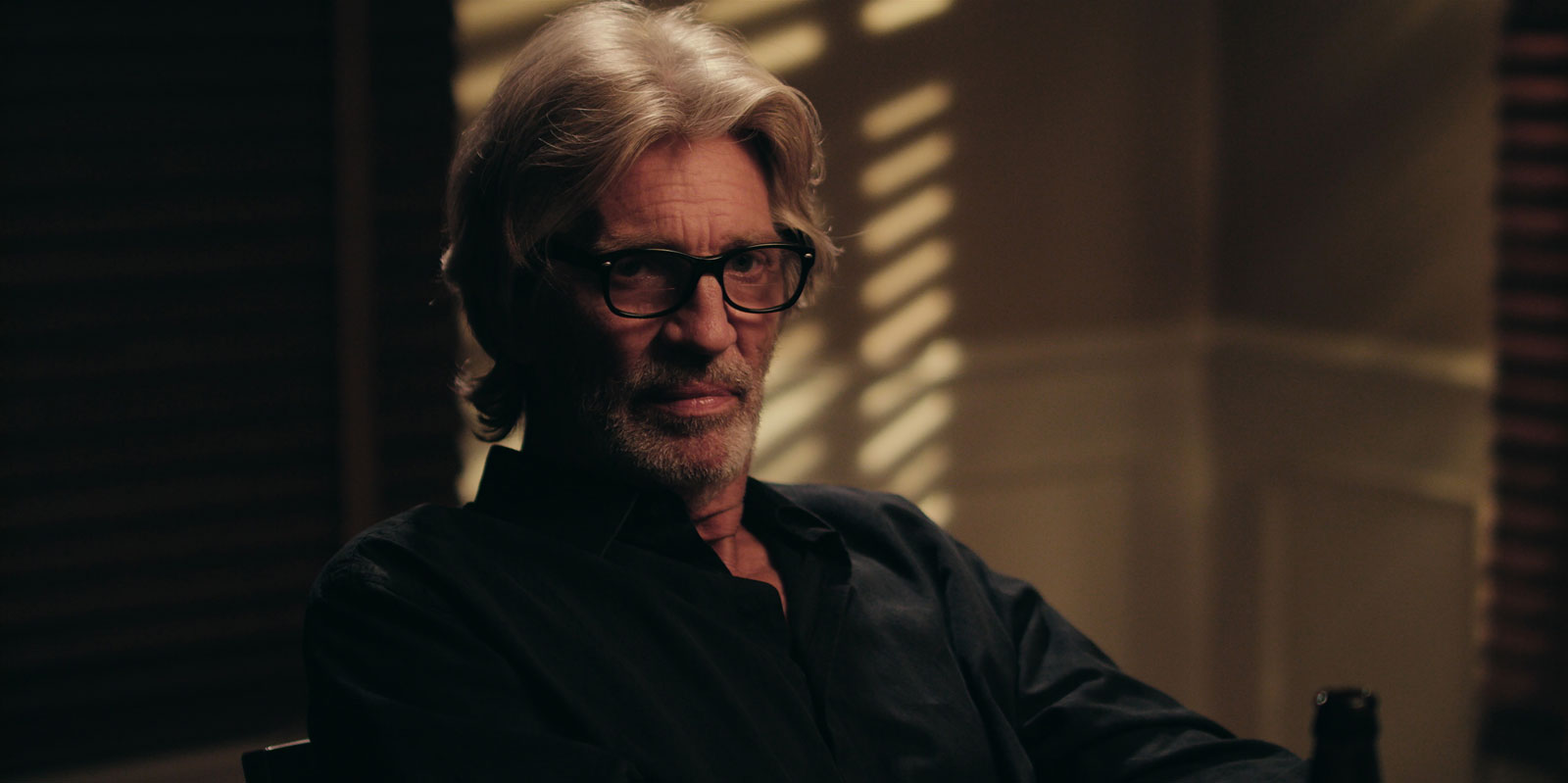 Mathew-(Eric-Roberts)-threatening-look.jpg