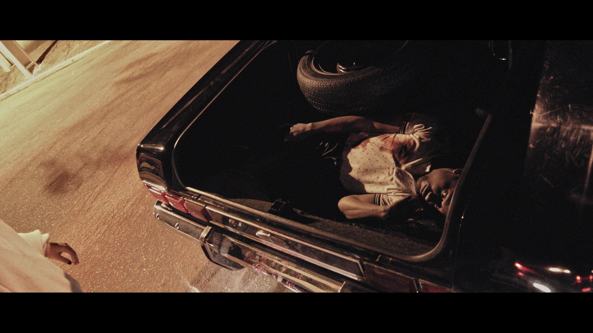 THOMAS - MARLON SAMUDA - Amber finds Thomas' dead body inside the trunk of Biel's car.jpg