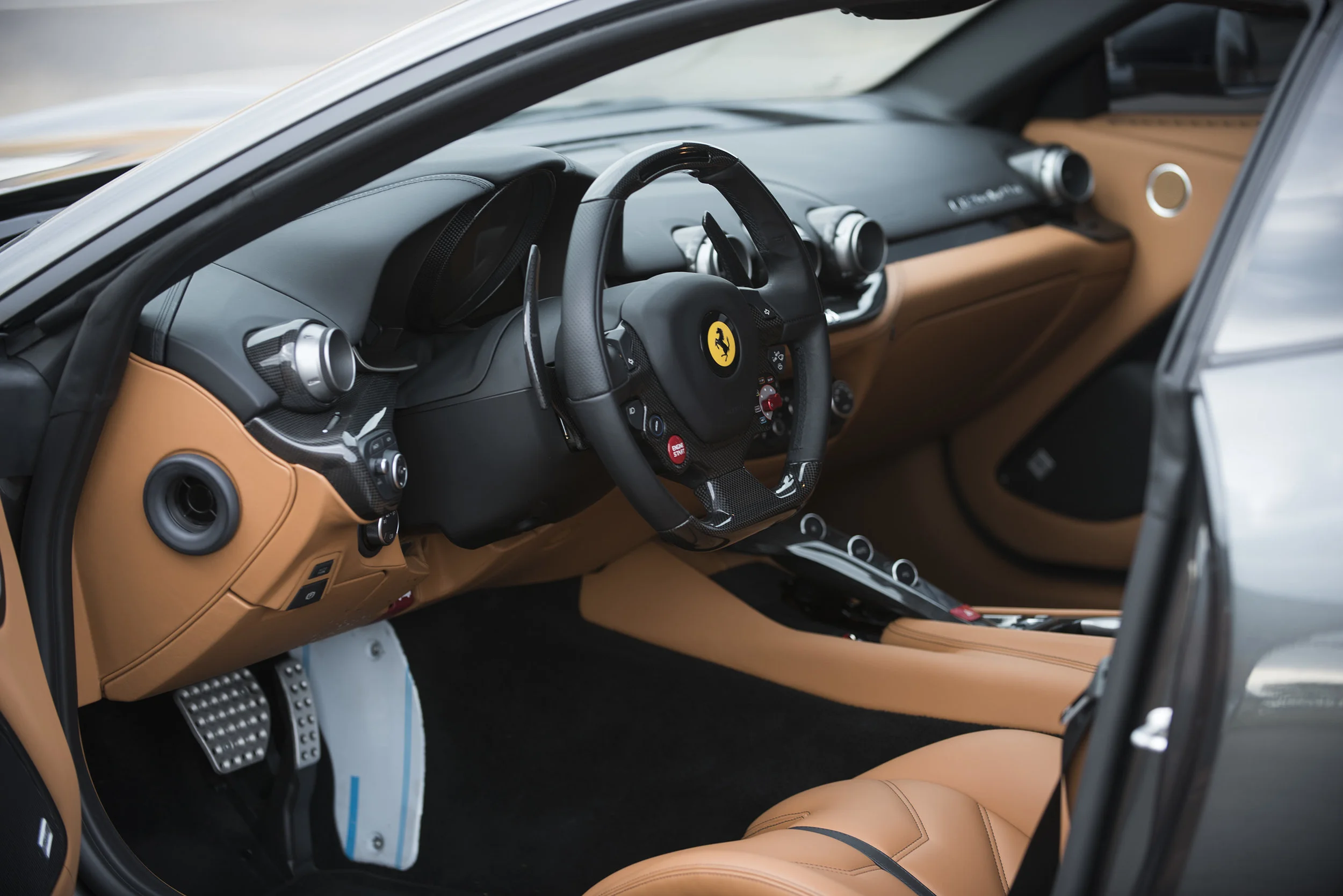 Ferrari-03.jpg