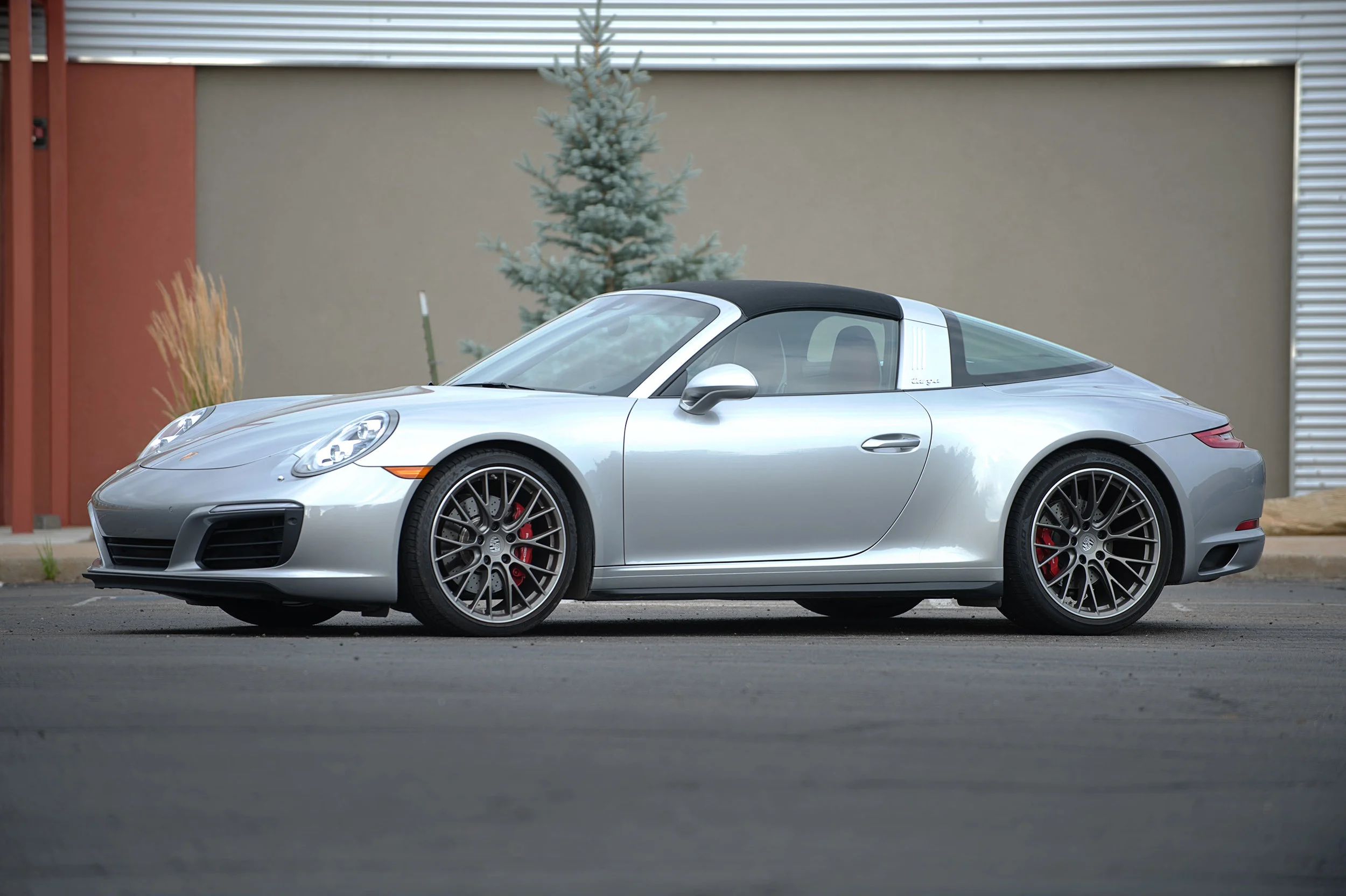 Porsche-01.jpg