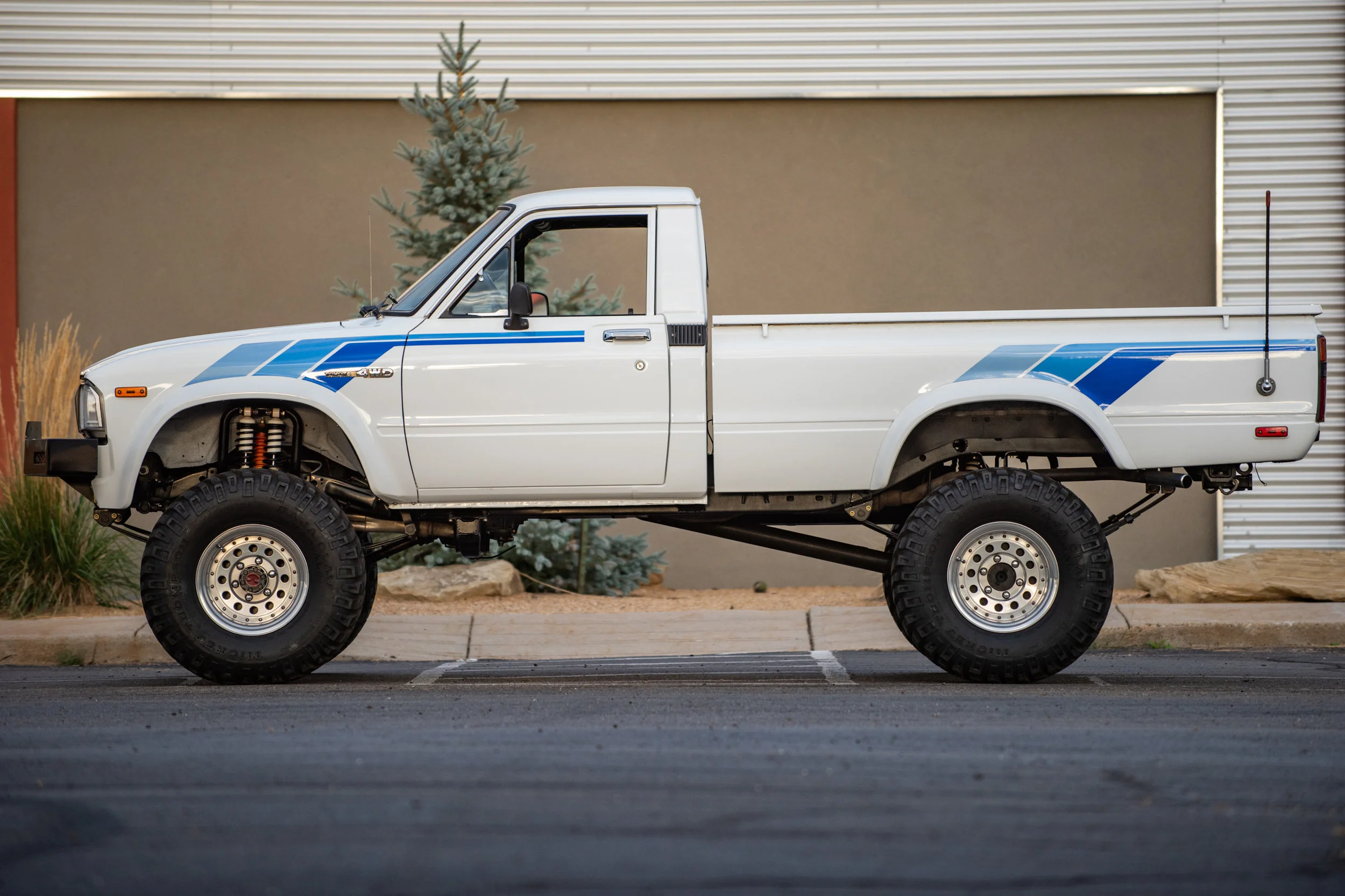 82Toyota4X4__01.jpg