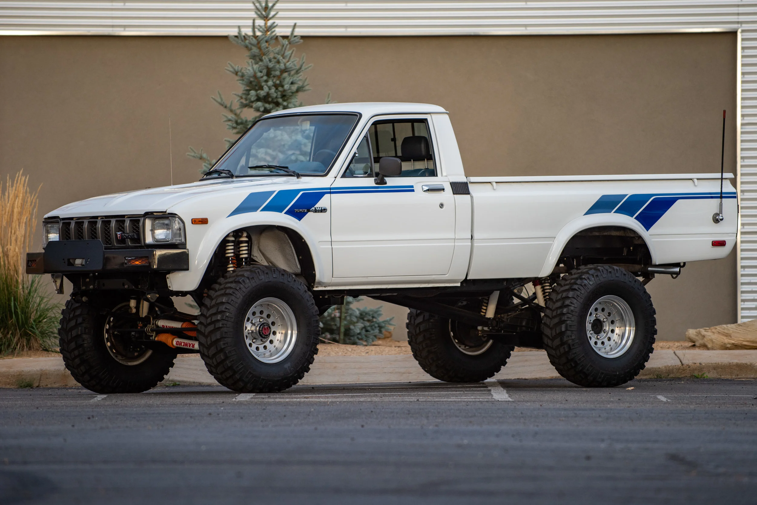 82Toyota4X4__02.jpg