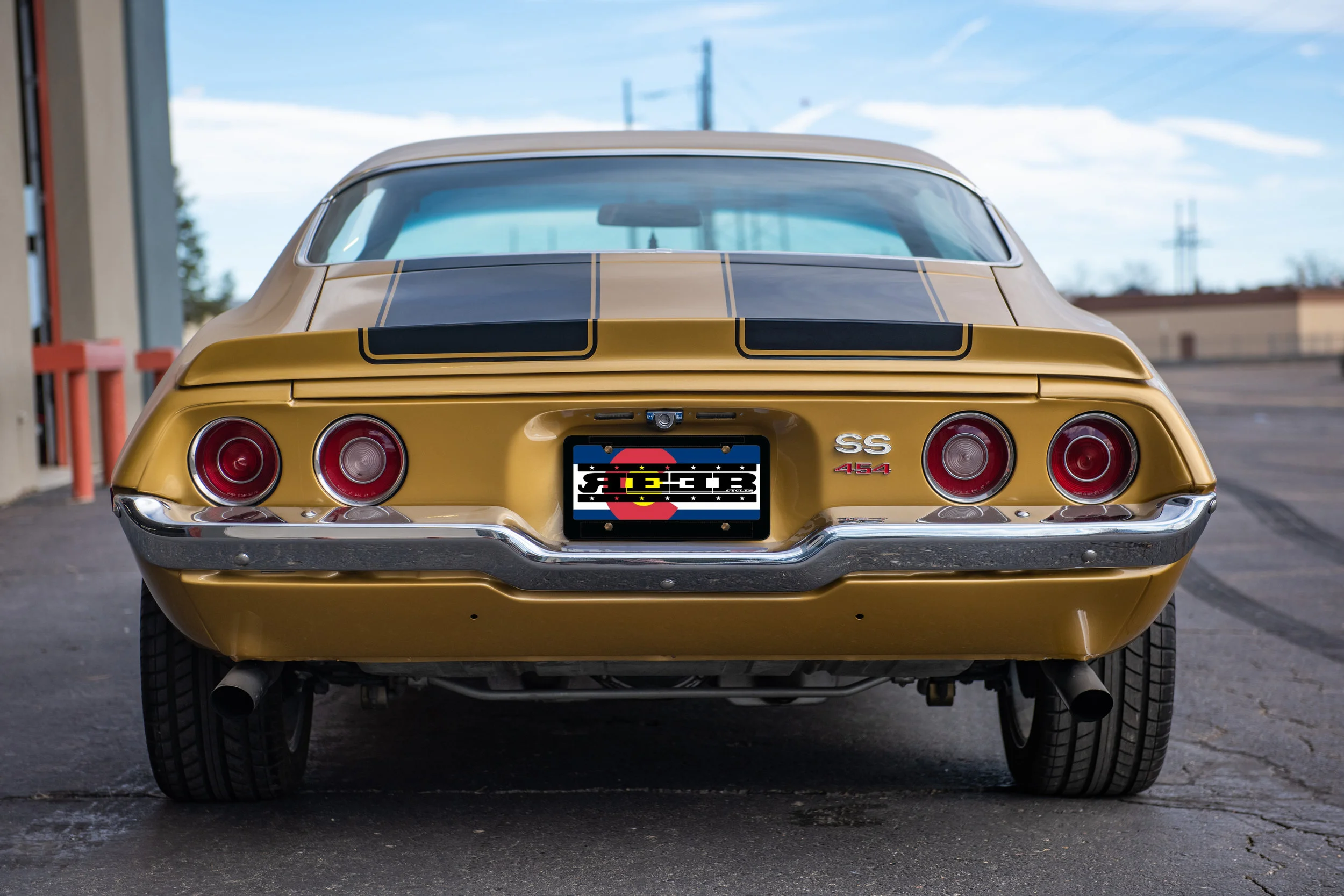 GoldCamaroSS454_04.jpg