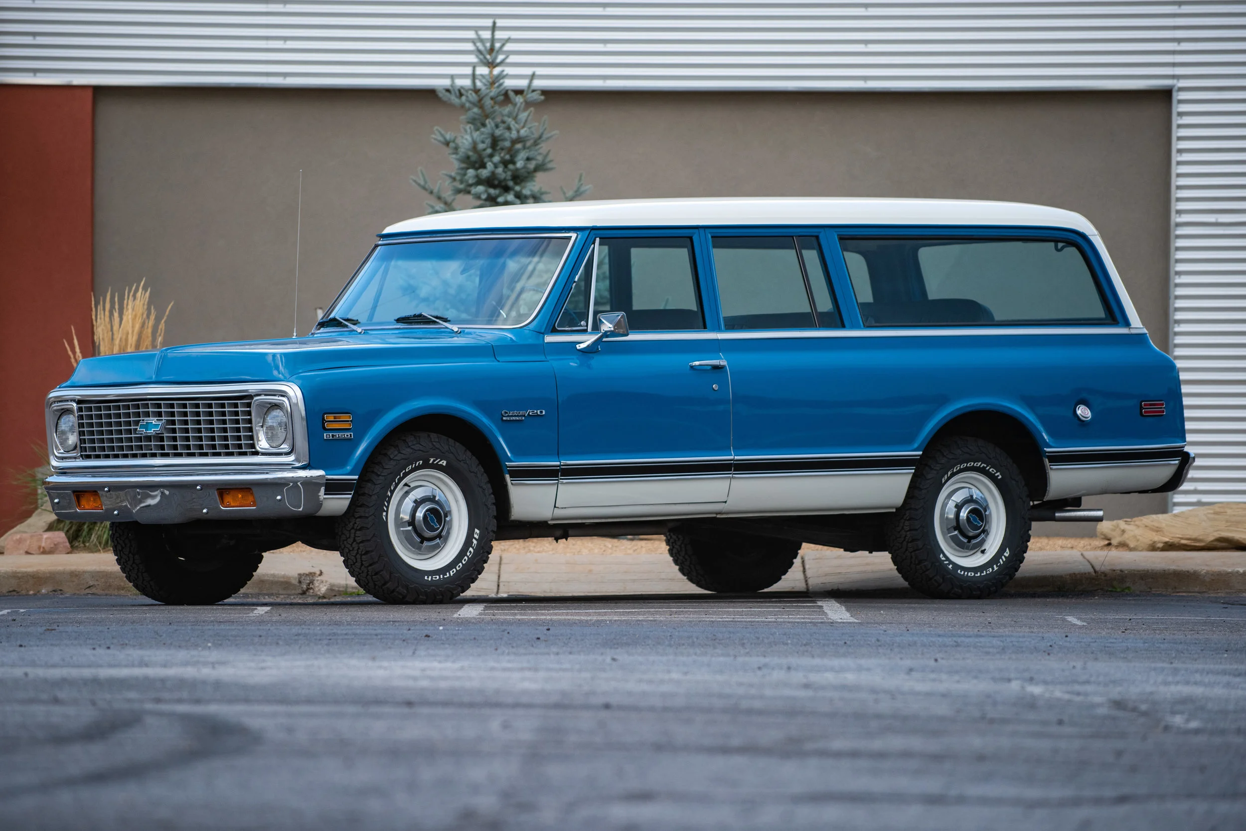 Burb3Door_02.jpg