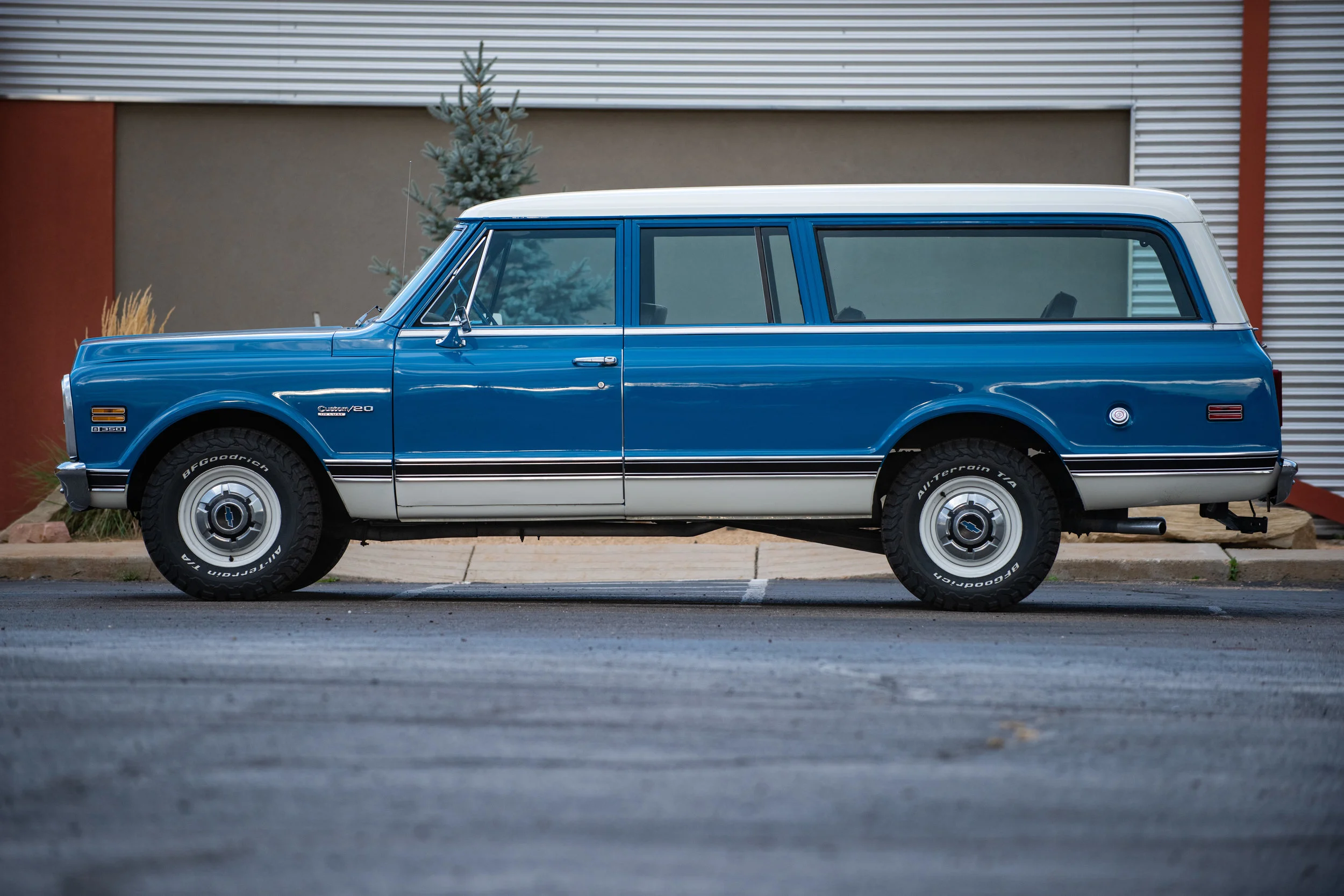 Burb3Door_01.jpg