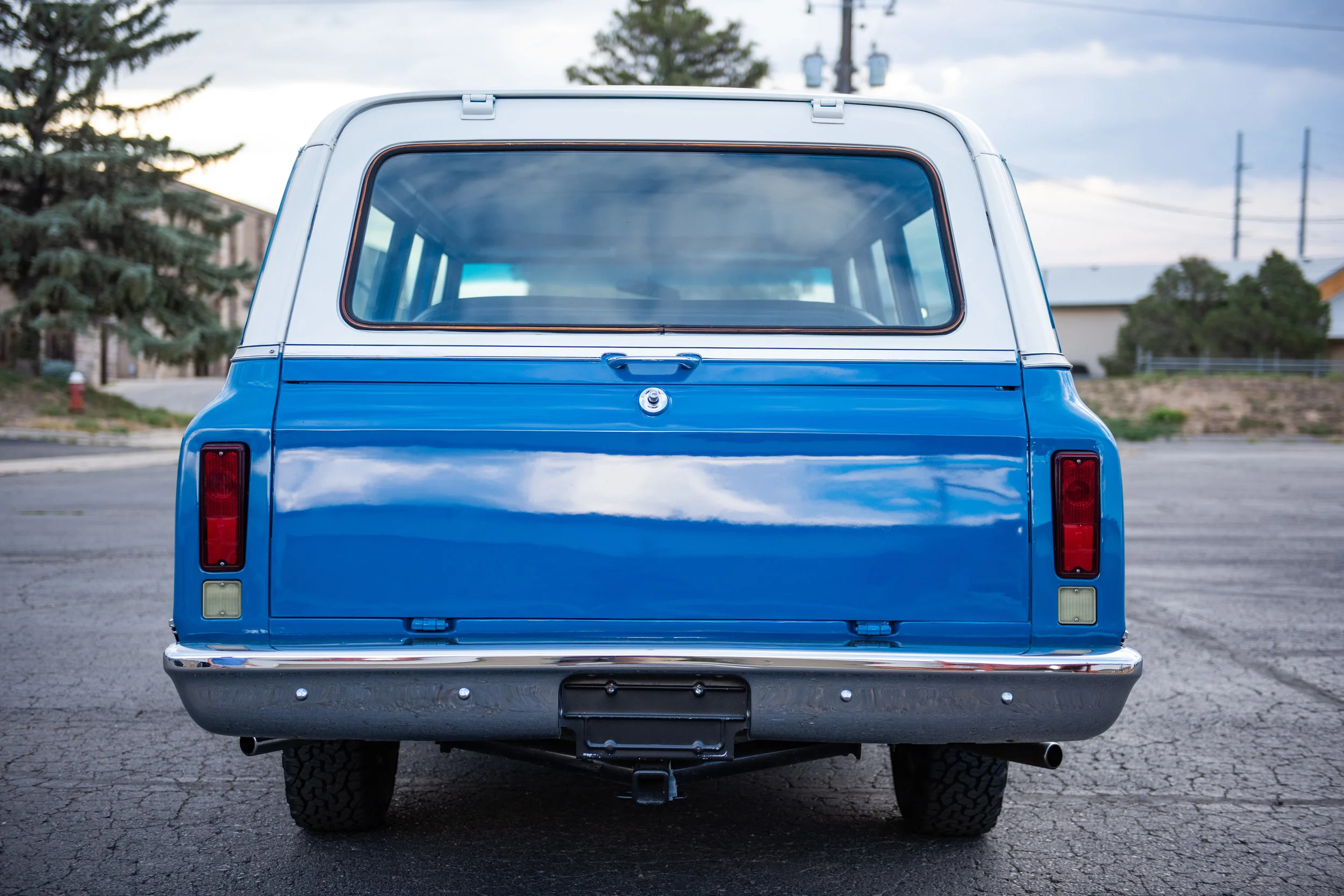 Burb3Door_04.jpg