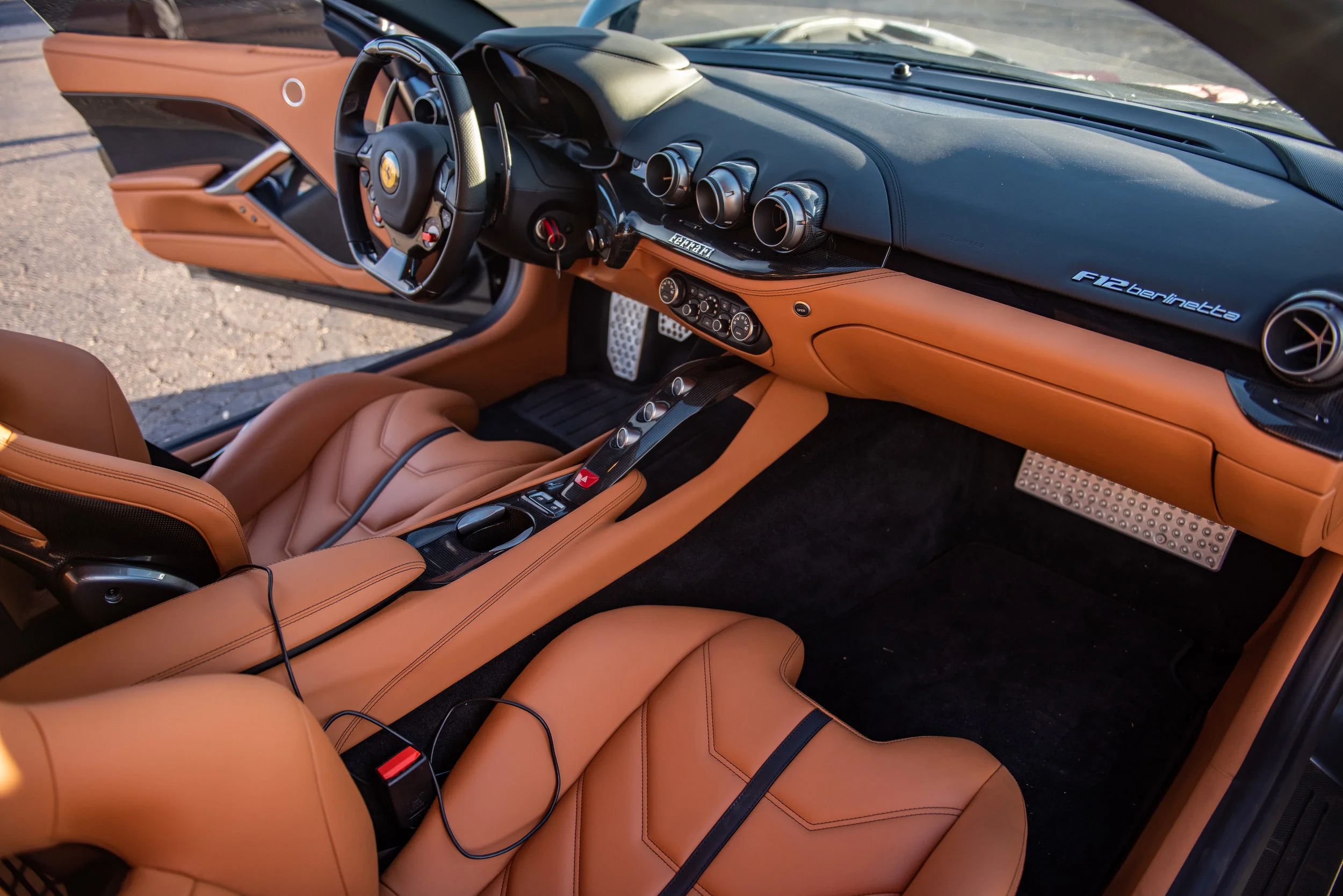 F12Ferrari_08.jpg