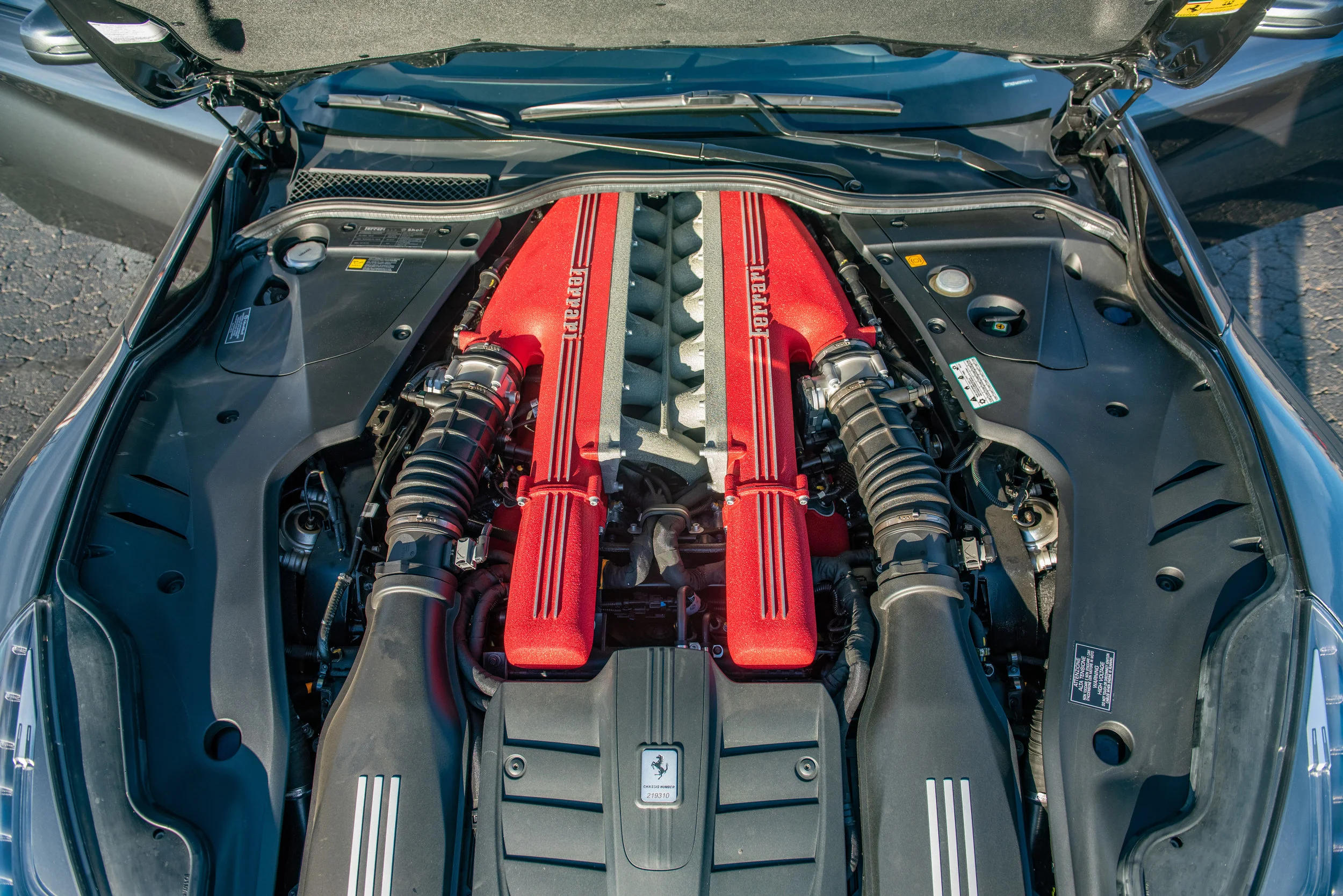F12Ferrari_10.jpg