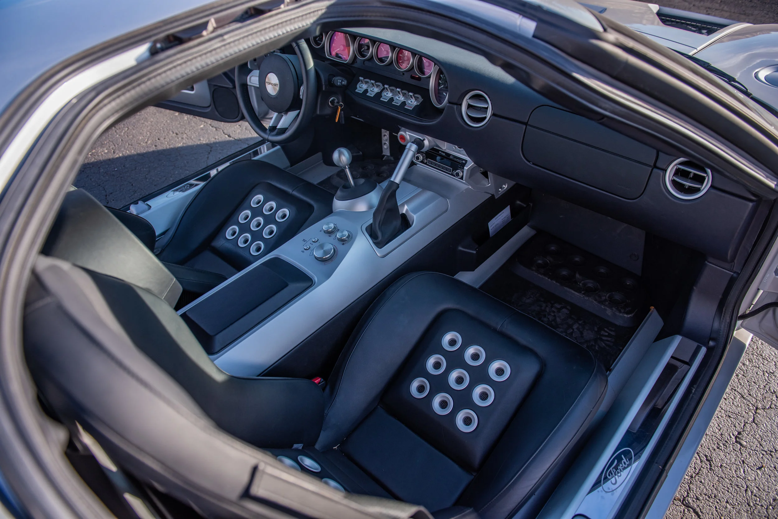 SilverFordGT_10.jpg