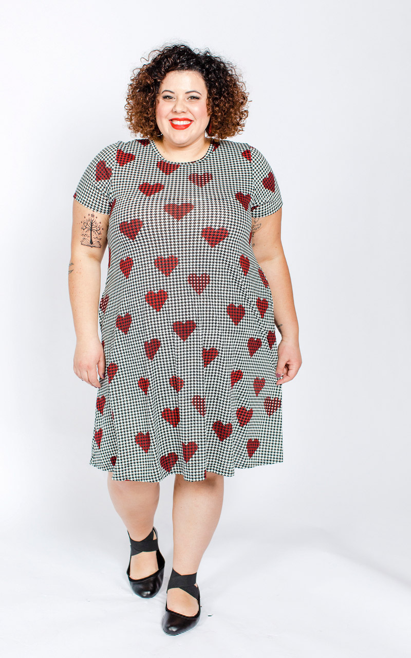 LuLaRoe-Jessie-T-Shirt-Dress-With-Pocketcks-black-and-white-checkered-with-red-hearts.jpg