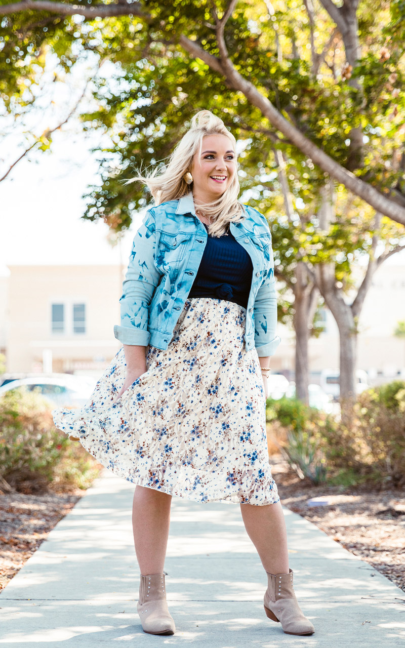 LuLaRoe-Lola-Mid-Length-skirt-with-elastic-waistband-white-and-blue-floral.jpg