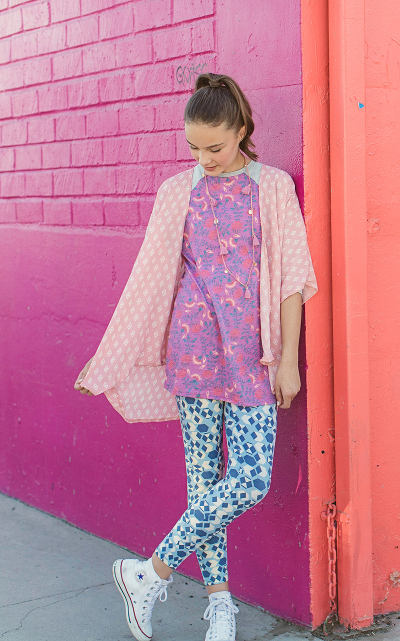 LuLaRoe-Bianka-Girls-Kimono-light-pink-pattern.jpg