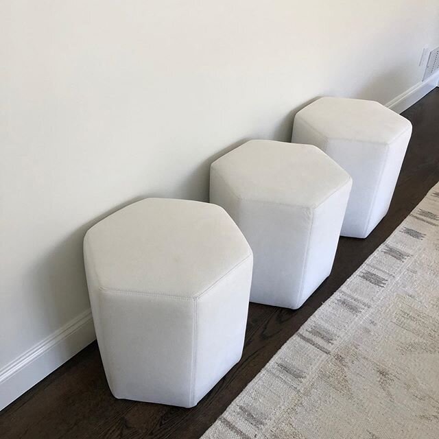 Sharing custom hex shaped ottomans created for a client. The @osborneandlittle fabric is indoor outdoor and easy to clean.  Easy living for little kids and dogs. The best way to live!
#custommade #customdesign #hexlover #hexisclassic #easyliving #cle