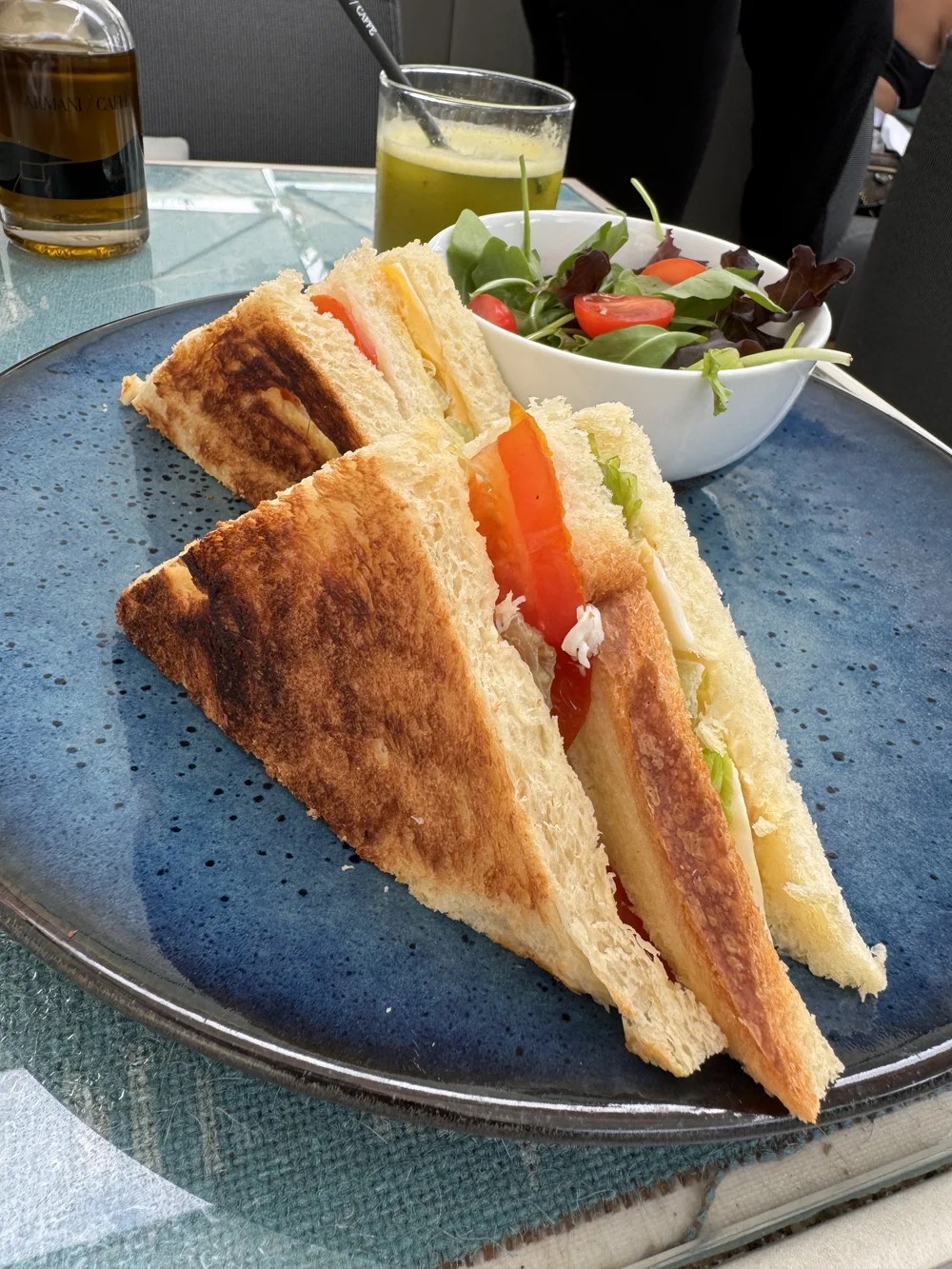 Armani Cafe = Bad food + Worse Service