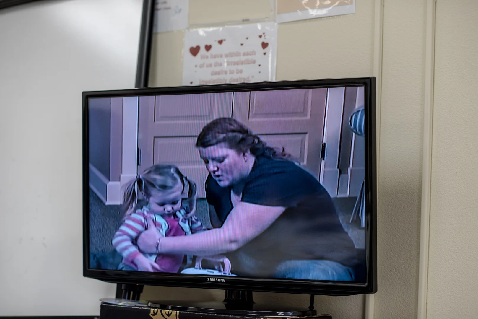 A didactic video which reveals how to comfort your child is shown in the parenting class.