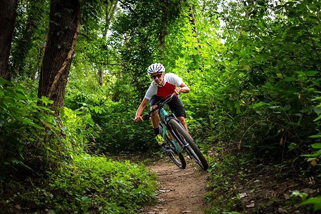 Bri showing how it&rsquo;s done in the turns. This is her race face: Chilled, because she so enjoys passing you. @boverbey
@trekbikes #trekbikes #trekmtb #trekprocaliber #procaliber #sram #rockshox #bontrager #bontragerkovee #bike #instabike #mtb  #x