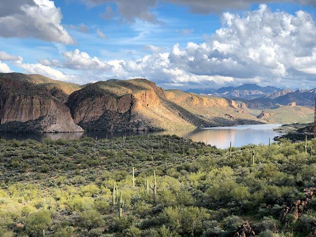 Canyon Lake above Phoenix. I didn&rsquo;t realized there was such hilly and rugged terrain in this area. Must come back again for the great riding, both on and off-road. #canyonlake #tortillaflat #phoenix #cycling #roadriding #cyclingphoenix #apachej