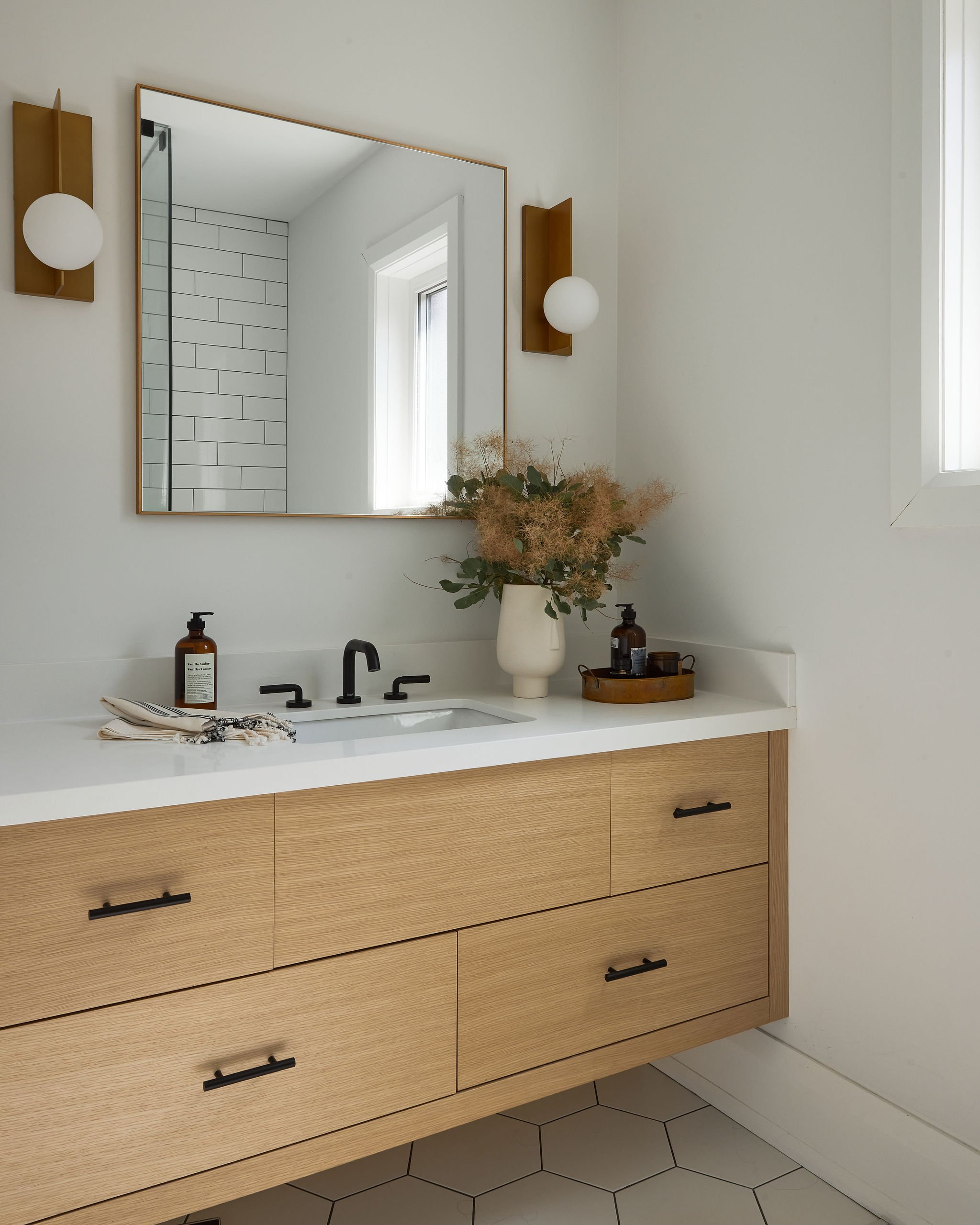 Your home should work beautifully for the way you actually live&mdash;and getting there doesn&rsquo;t have to mean figuring it all out on your own.

At Studio Findlay, we work on projects big, small, and everything in between:

Full-Service Design
Bu