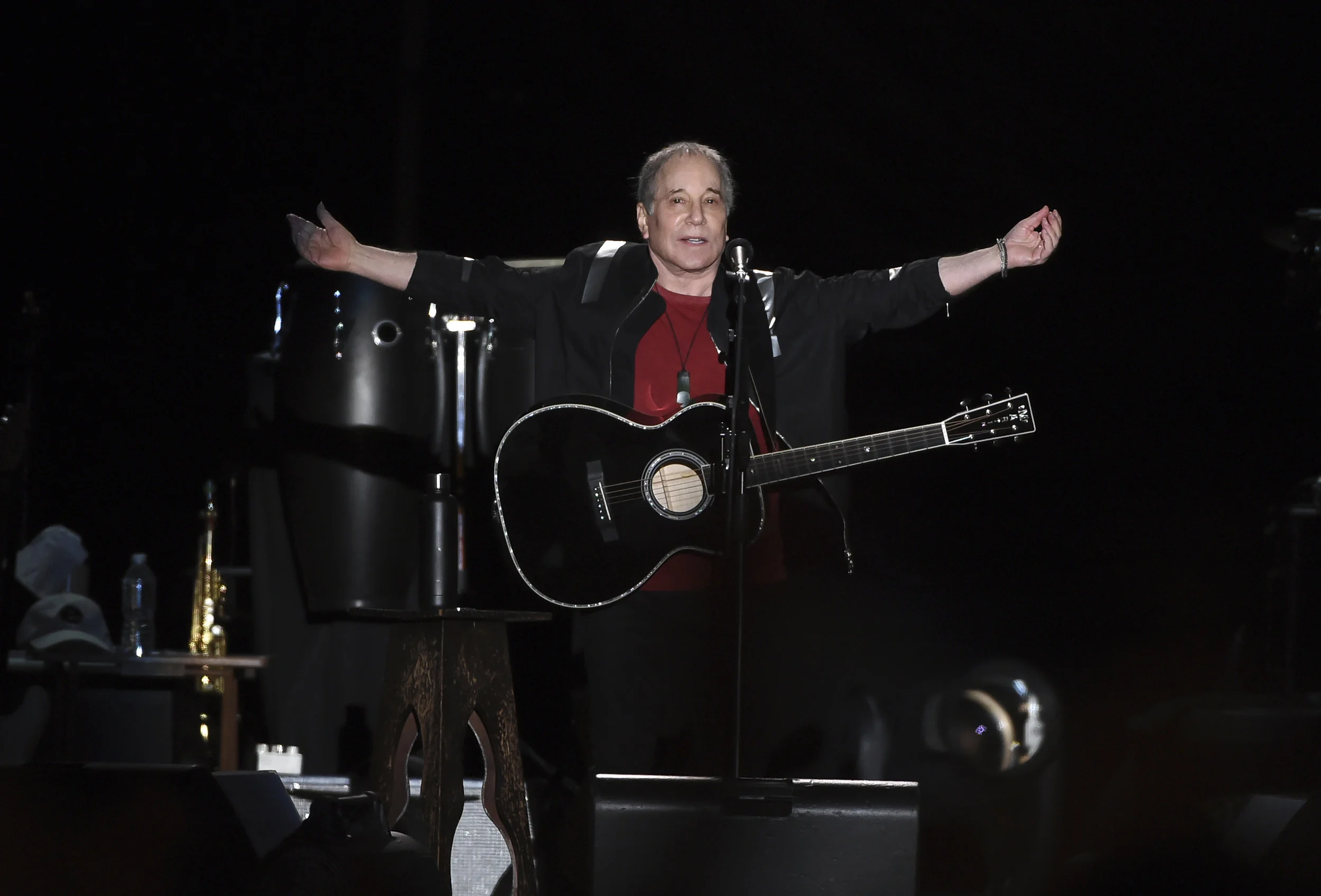 Paul Simon Wraps Up Farewell Tour Back Home 