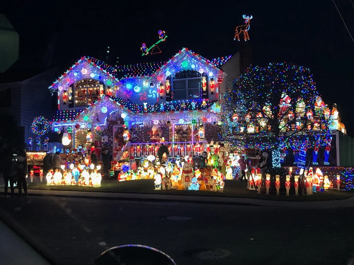 Whitestone’s World Famous Christmas Lights Are Back On