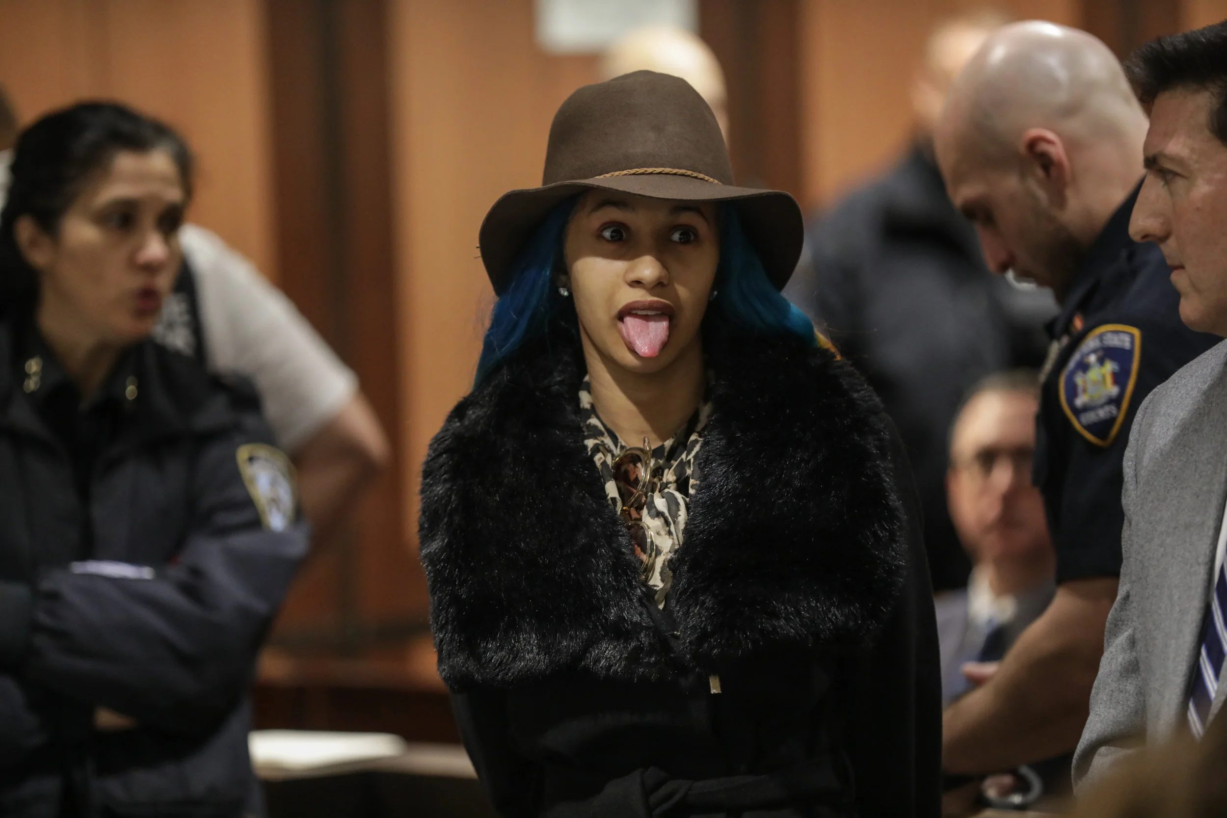  Cardi B Camera Shy In Court, Slid In-&amp;-Out Beaming