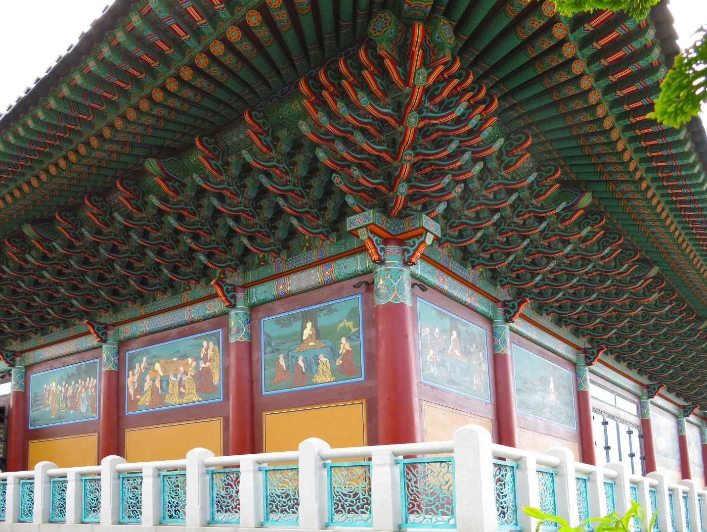  Han Ma Um Zen Center of New York in Flushing won the award for best new constructions among religious buildings. 