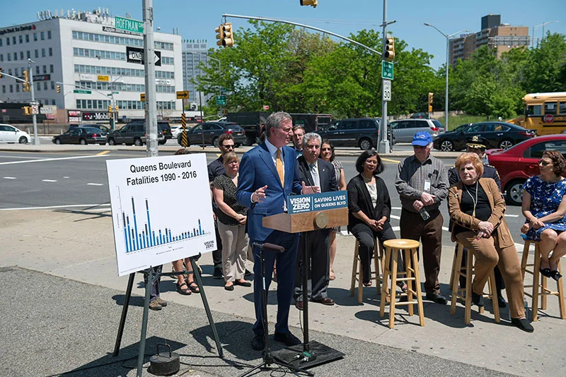 In May 2017, Mayor Bill de Blasio visited Queens Boulevard to announce that there had been zero pedestrian deaths on the roadway in two years. Photo via nyc.gov