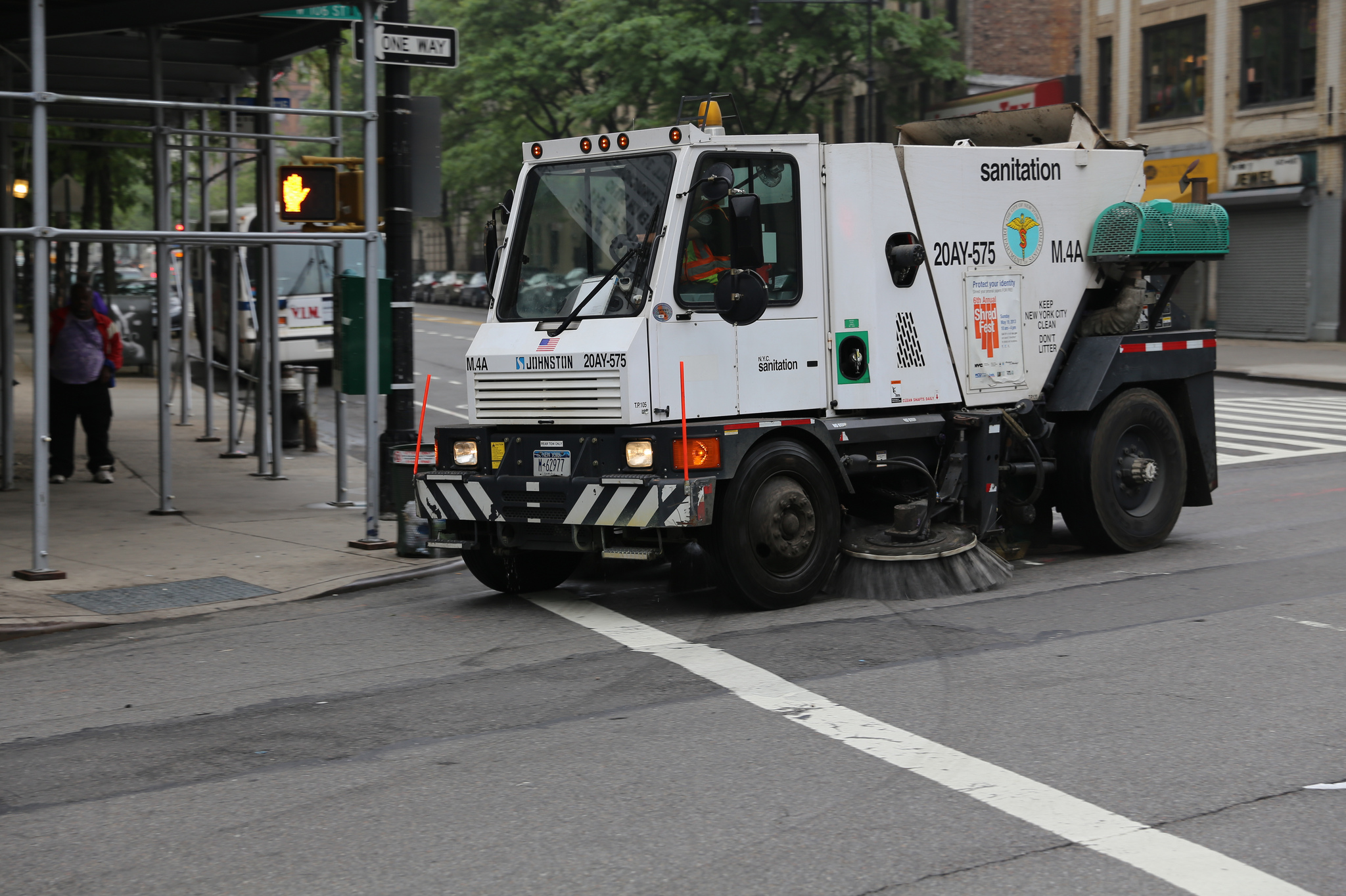 A New York City street sweeper struck Bailey. Photo by Vetatur Fumar 