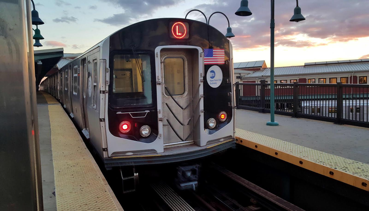 The L line stretches along the Brooklyn-Queens border for about a mile between the Halsey Street station and the Jefferson Avenue station. Photo via Wikimedia.