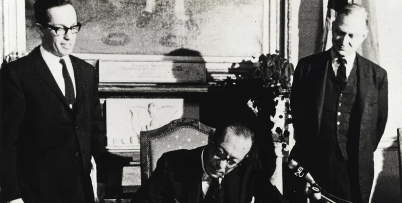 Boyers (left) looks on as Mayor Robert F. Wagner signing the New York City Landmarks Law on April 19, 1965. Photo by Margot Gayle courtesy of The New York Preservation Archive Project.