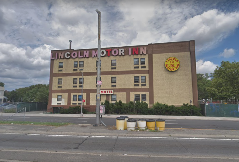 The assault occurred in Lincoln Motor Inn on Van Wyck Expressway in Jamaica. Photo via Google Maps.