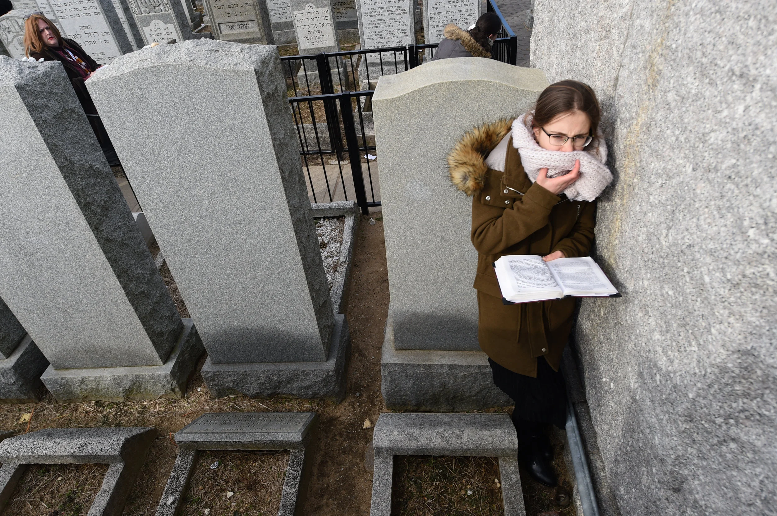 Lubavitcherwomen-toddmaisel-13.JPG