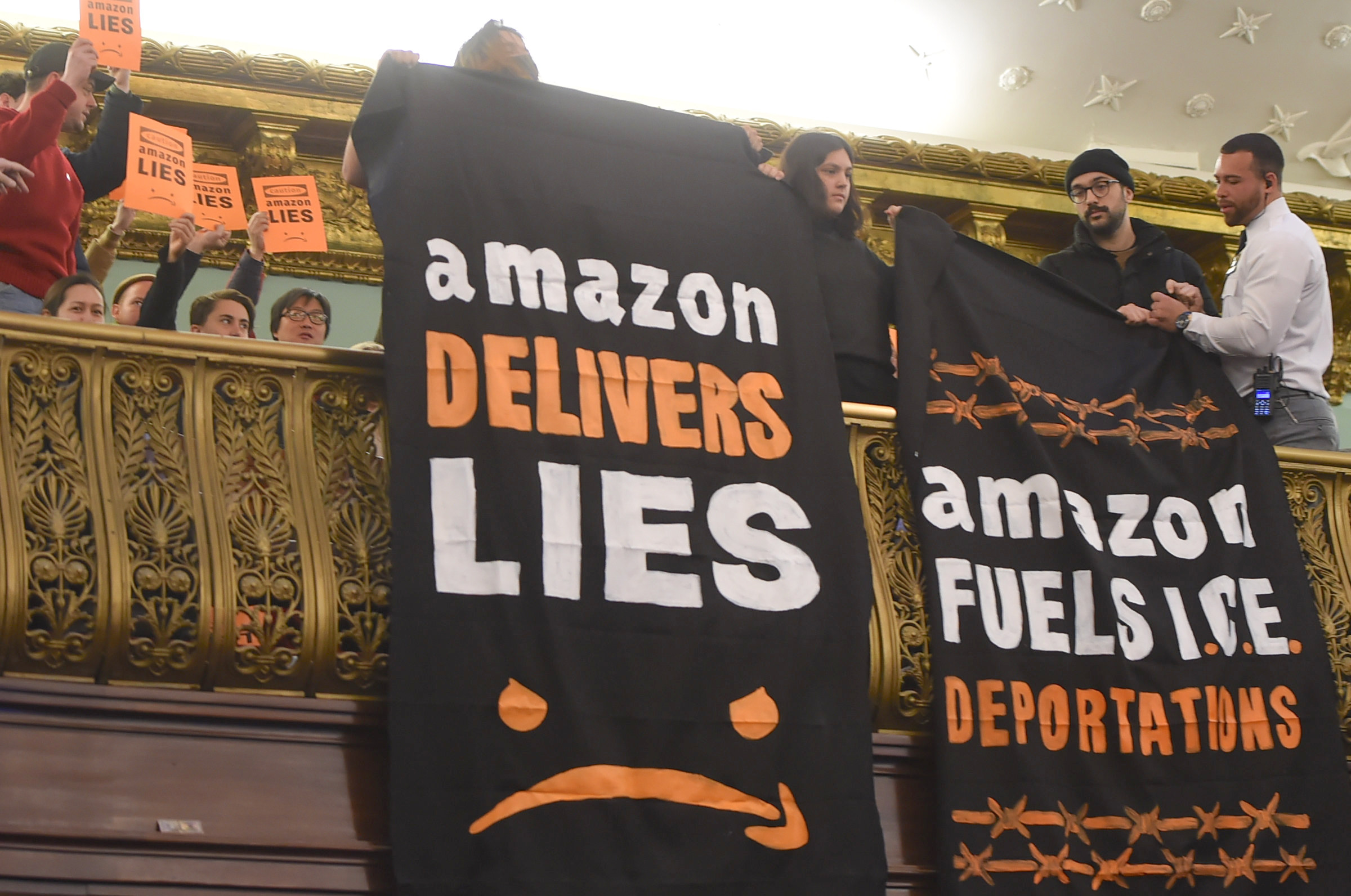 Amazon’s Arrival Divides Unions at Council Hearing