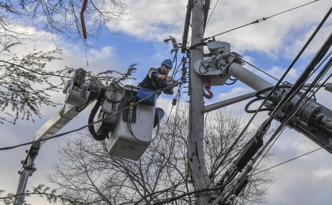 A Con Ed employees repairs a downed power line. Photo via Con Ed.
