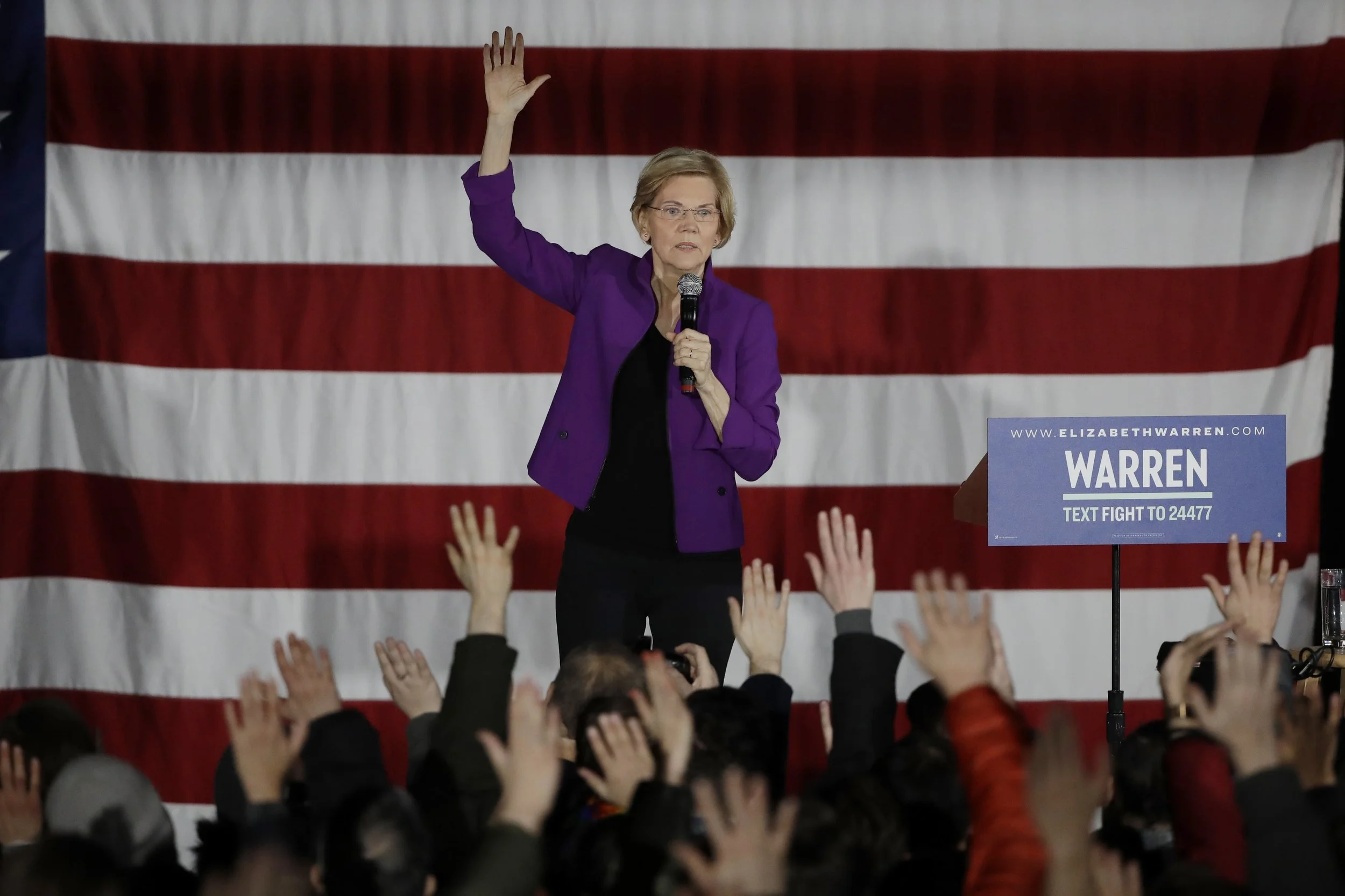 Warren Visits LIC, Says Tech Giants Have 'Too Much Power’